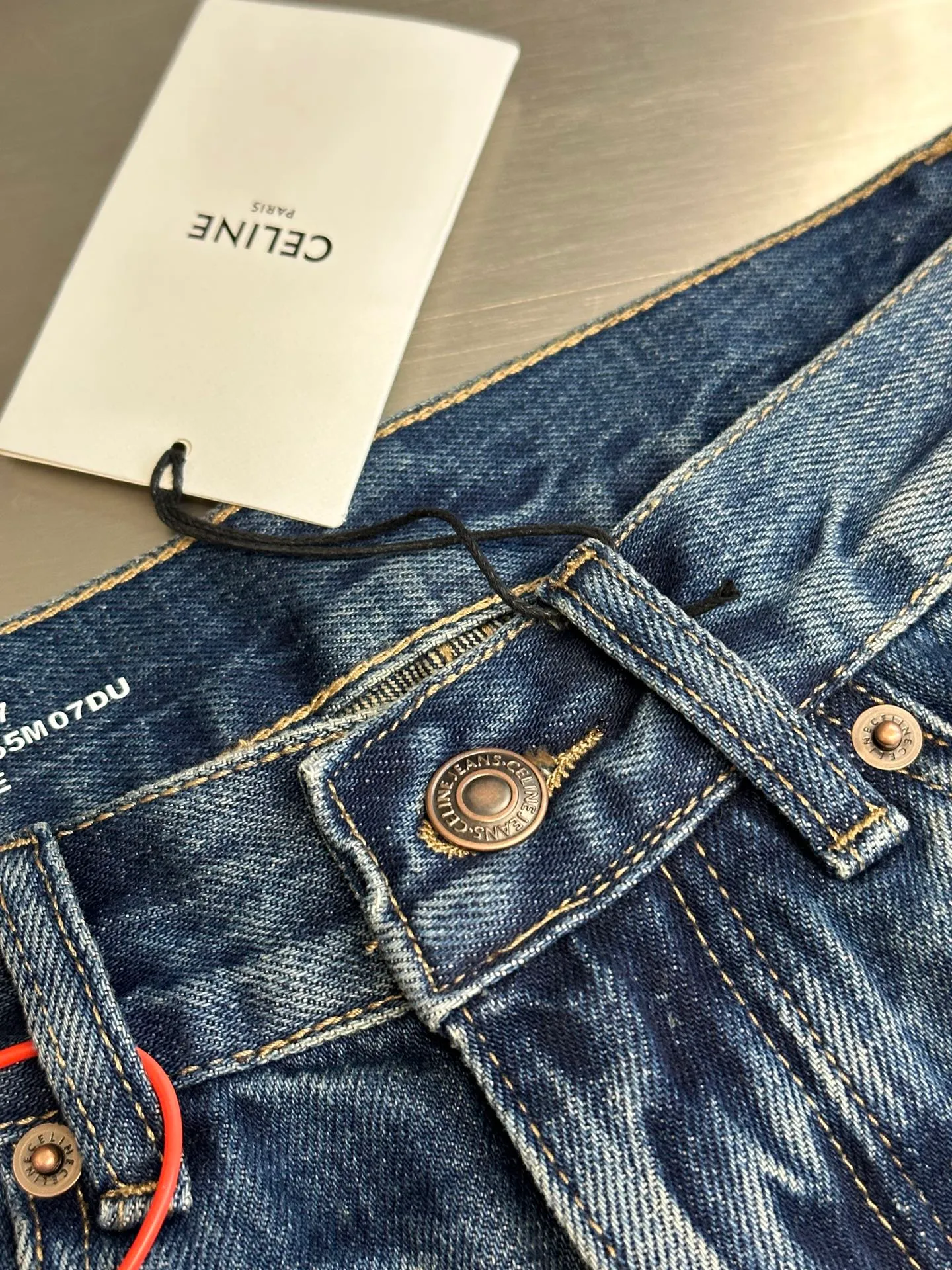 🅿️570 Celine washed bootcut jeans, custom-made with premium textured bias-cut 100% cotton cow silk fabric, classic blue tone intertwined with gradient matte white, perfectly fit the body shape, showing charming curves when walking.  The whisker rubbing technique is combined with the whisker gun painting technique. Manual rubbing is performed on specific areas first to achieve a natural wrinkle effect, and then specific tools are used to draw the whisker-shaped texture to create a full visual effect.  The heavy washing and whitening process uses physical and chemical means to perform multiple deep treatments on the denim fabric to give the surface of the clothing a dark effect. The denim fabric is then machine-polished to produce a wear effect on the surface of the clothing. The holes are exposed using the rotten edge hanging technology, which uses physical wear and friction on the edges to achieve a natural rotten edge effect. The combination of high-temperature steam and sandpaper removes fiber hairiness and color difference, giving the jeans a unique hole and wear effect. size:28.29.30.31