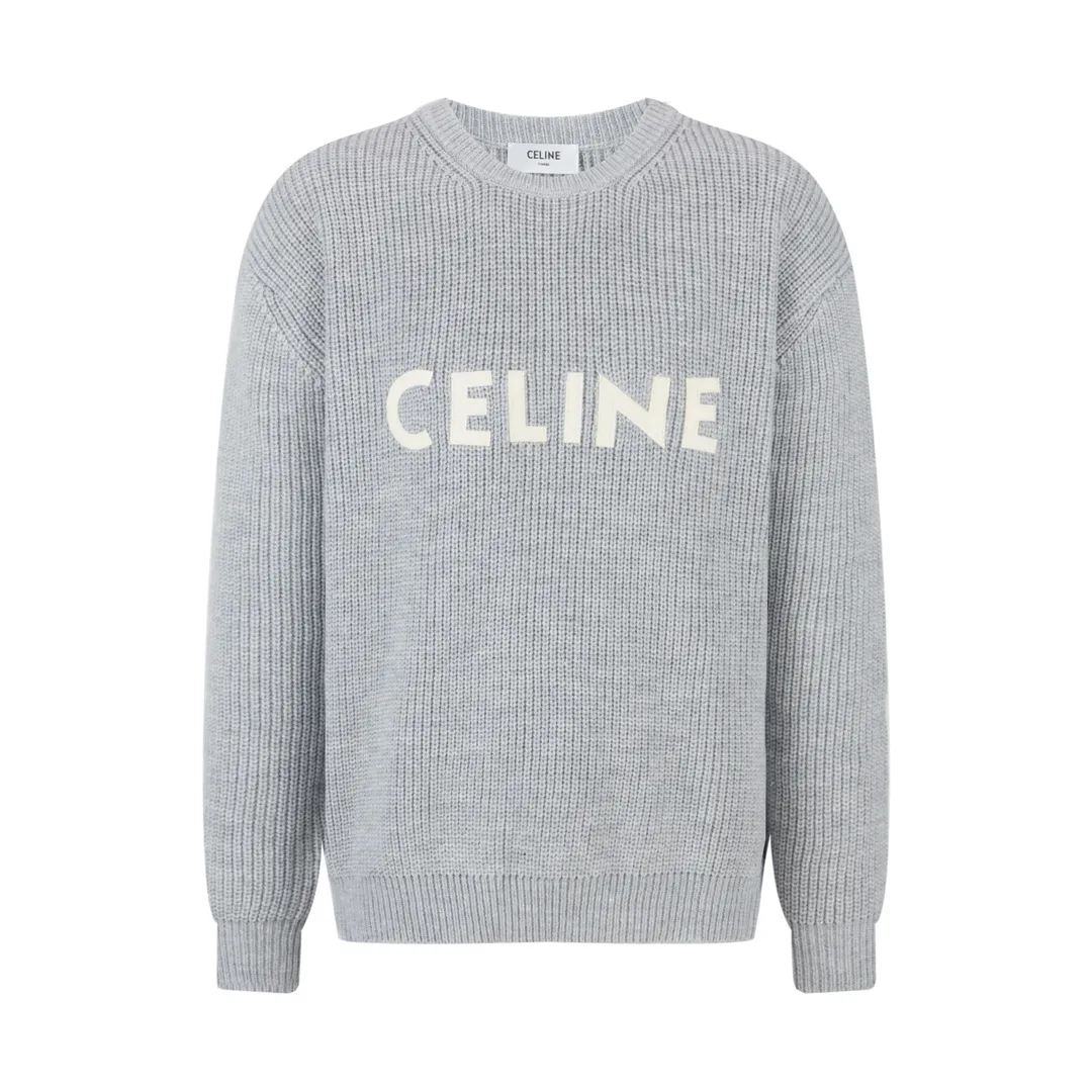 🅿️480 [Exclusive supply] Celine 21FW patchwork crew neck sweater (grey). The original version was purchased and developed for 10,500. The fabric is made of custom-woven white velvet 55 wool and 45 small white cotton. The fabrics are mixed and matched to create a ready-to-wear effect that is three-dimensional and not easily deformed. The chest patch fabric is made of real deer suede leather with a plush feel. The version that is not available on the market is entirely made of fabric. The chest logo is embroidered with patches, and the customized logo is compounded on both sides with computer laser to create a three-dimensional effect. The patch is glued and positioned on the surface of the clothes using a computer, and imported No. 7 fine needles are used to route the patch logo tightly to the clothes. Size:S-M-L