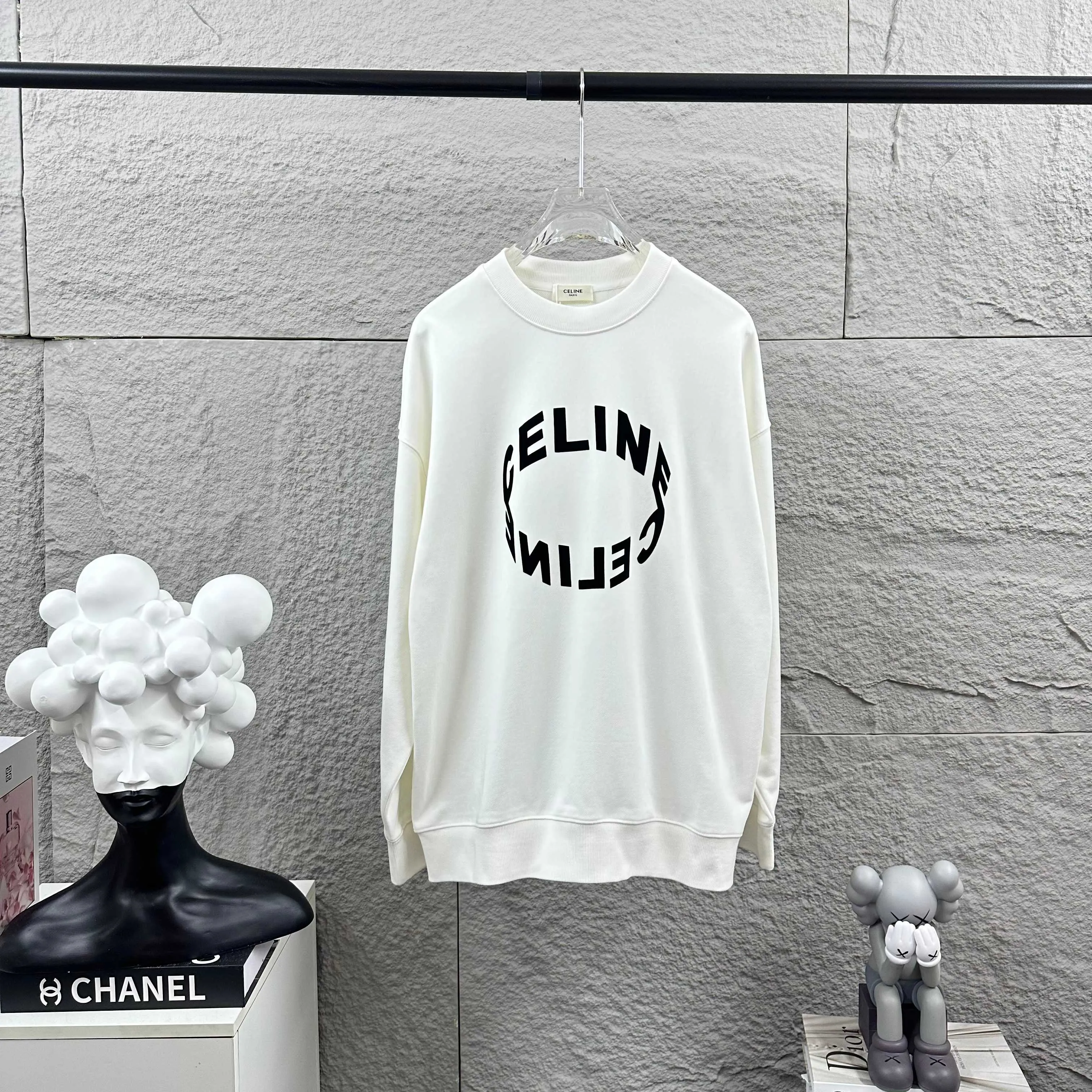 🅿️250 Celi*ne Celin Celin 2025 early autumn and winter new style Three-dimensional flocking process personalized logo Customized terry fabric Long-sleeved round neck sweatshirt Uniform style for men and women Size: S (90-130 catties) M (120-150 catties) L (140-165 catties) XL (160-180 catties) XXL (180-210 pounds) Color: black white