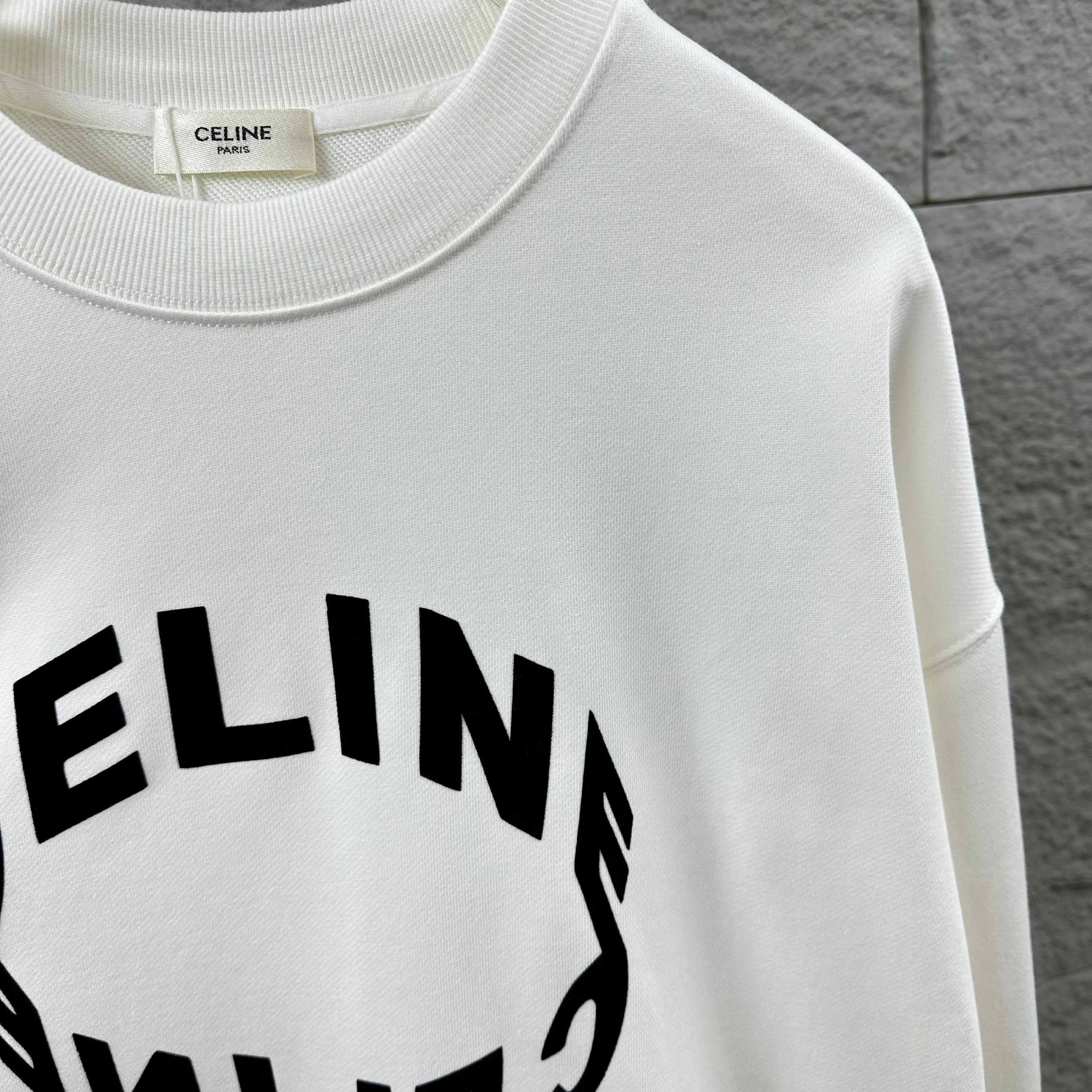 🅿️250 Celi*ne Celin Celin 2025 early autumn and winter new style Three-dimensional flocking process personalized logo Customized terry fabric Long-sleeved round neck sweatshirt Uniform style for men and women Size: S (90-130 catties) M (120-150 catties) L (140-165 catties) XL (160-180 catties) XXL (180-210 pounds) Color: black white
