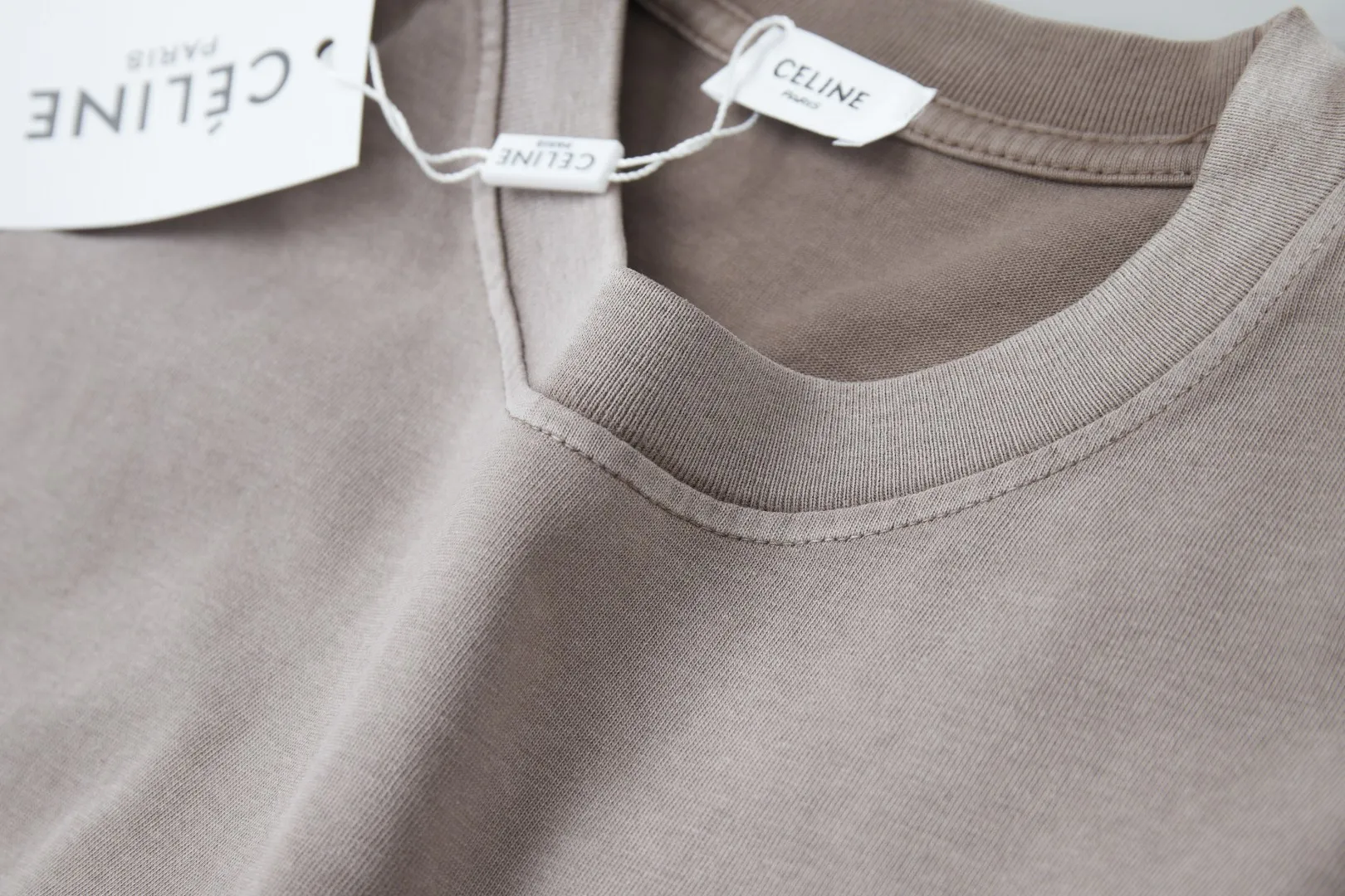 🅿️230 ✨CEL✨🆕25SS Spring and Summer New Style Distressed Printed Short Sleeves Light Luxury Essential Item for Men and Women's Daily Commuting Correct Version Welcome to Compare Detailed Features · 280g 100% pure cotton double yarn jersey fabric · Custom dyed in the same cylinder, special thickened 32 count double-ply 1X1 thread · Wow glue patch . Ready-made garment dyeing Then do the faded fried snowflake process, then wash with water to make it look old. General washing improves the effect · Double-needle stitching across seams · Original main mark, washed tag, branded moisture-proof paper packaging Color: black/green//blue/coffee/ Size: S/M/L/XL