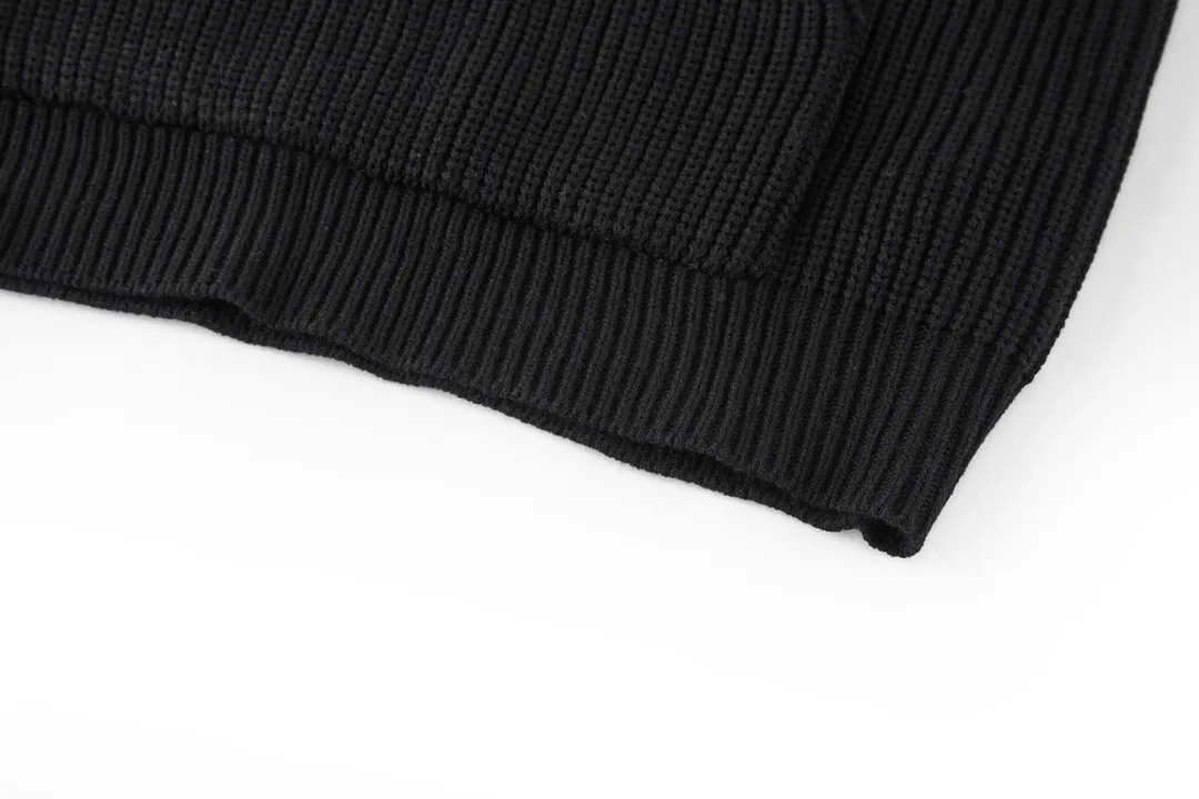 🅿️510 [Original quality] Celine 22FW patch hooded sweater (black). The original version was purchased and developed for 12,500. The fabric is made of 75 wool 25 angora rabbit fur that is closest to the original version. It is made of customized expanded blended wool. The upper body is comfortable and soft, and the weight is 700 grams. It is made of imported Stoll weaving with clear texture and 7-needle double ingot stitching method. The imported thickened felt cloth on the front chest is embroidered with letters using laser embroidery technology. High-energy laser beams are used for fine cutting and embroidery on the fabric. The letter material is made of wool superfiber positioning laser embroidery, which combines the strength of wool. Natural softness and durability of microfiber, the laser beam is used to precisely embroider at designated positions to achieve a highly precise embroidery effect. The letters have smooth lines and clear edges. The felt must be washed after embroidery to make it fluffy and more coordinated with the clothes. Thin felt is used for embroidery on the market and cannot be washed. Customized letter engraved white alloy tail clip, custom-woven and dyed cotton textured round rope, complete three-label accessories, OS loose version design, different from the market version. Color: black/grey Size:S-M-L-XL
