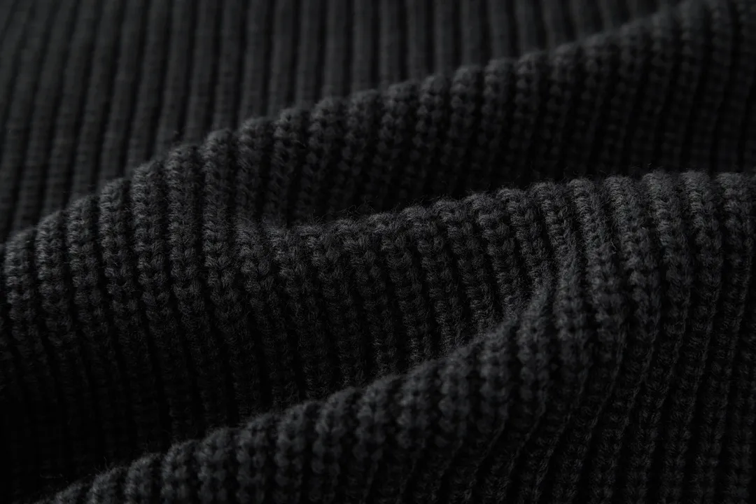 🅿️510 [Original quality] Celine 22FW patch hooded sweater (black). The original version was purchased and developed for 12,500. The fabric is made of 75 wool 25 angora rabbit fur that is closest to the original version. It is made of customized expanded blended wool. The upper body is comfortable and soft, and the weight is 700 grams. It is made of imported Stoll weaving with clear texture and 7-needle double ingot stitching method. The imported thickened felt cloth on the front chest is embroidered with letters using laser embroidery technology. High-energy laser beams are used for fine cutting and embroidery on the fabric. The letter material is made of wool superfiber positioning laser embroidery, which combines the strength of wool. Natural softness and durability of microfiber, the laser beam is used to precisely embroider at designated positions to achieve a highly precise embroidery effect. The letters have smooth lines and clear edges. The felt must be washed after embroidery to make it fluffy and more coordinated with the clothes. Thin felt is used for embroidery on the market and cannot be washed. Customized letter engraved white alloy tail clip, custom-woven and dyed cotton textured round rope, complete three-label accessories, OS loose version design, different from the market version. Color: black/grey Size:S-M-L-XL
