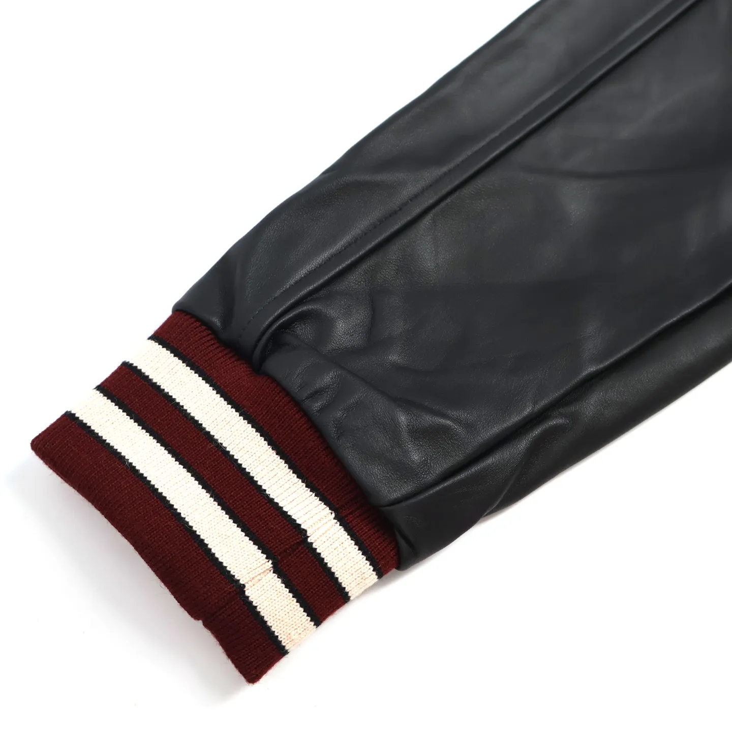 🅿️1160 [Exclusive supply] Celine wool sheepskin baseball jacket. The main body fabric is made of 90% pure wool woolen solid color processing. Wool threads are made on a flat machine. The sides of the shoulders are made of pure sheepskin dyed black and cut by hand. The sleeves are made of imported uncoated cotton sheepskin, and the two Cs on the front and back are embroidered with high-density seals. The color is consistent with the body leather. Silk lining Comes standard with dust bag. Size:46-48-50-52