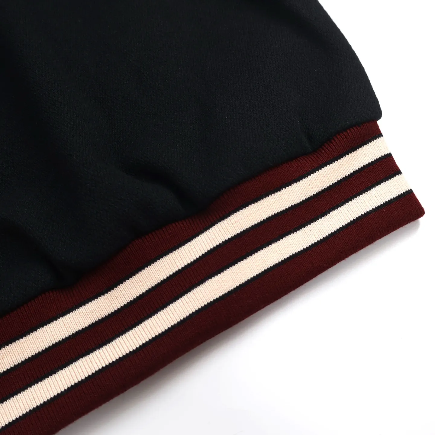 🅿️1160 [Exclusive supply] Celine wool sheepskin baseball jacket. The main body fabric is made of 90% pure wool woolen solid color processing. Wool threads are made on a flat machine. The sides of the shoulders are made of pure sheepskin dyed black and cut by hand. The sleeves are made of imported uncoated cotton sheepskin, and the two Cs on the front and back are embroidered with high-density seals. The color is consistent with the body leather. Silk lining Comes standard with dust bag. Size:46-48-50-52