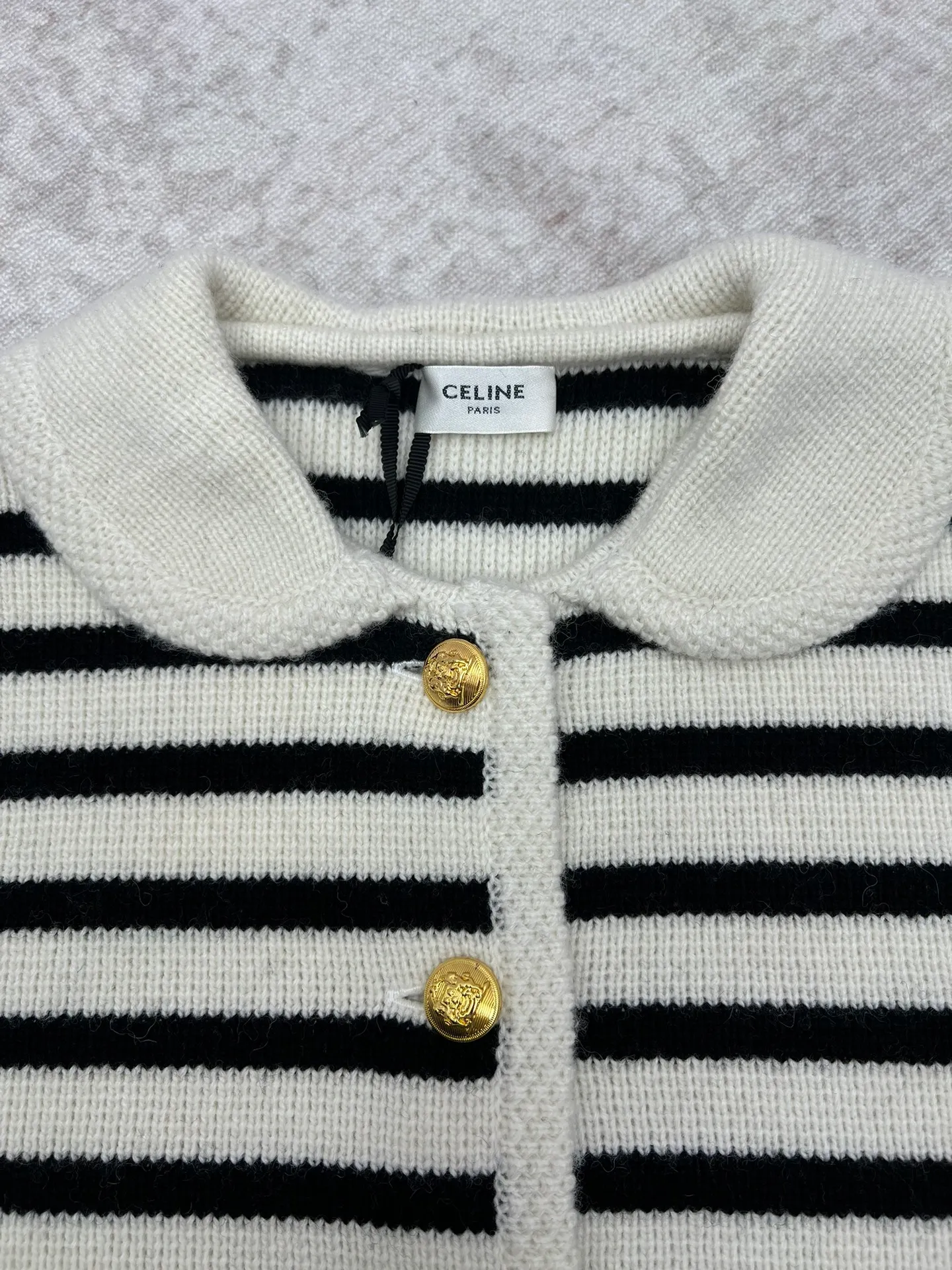 🅿️640 Celine 25ss cardigan jacket, classic Peter Pan collar, 2 suit pockets, woven piping details, 5 badge buttons, code number: S.M.L.XL.