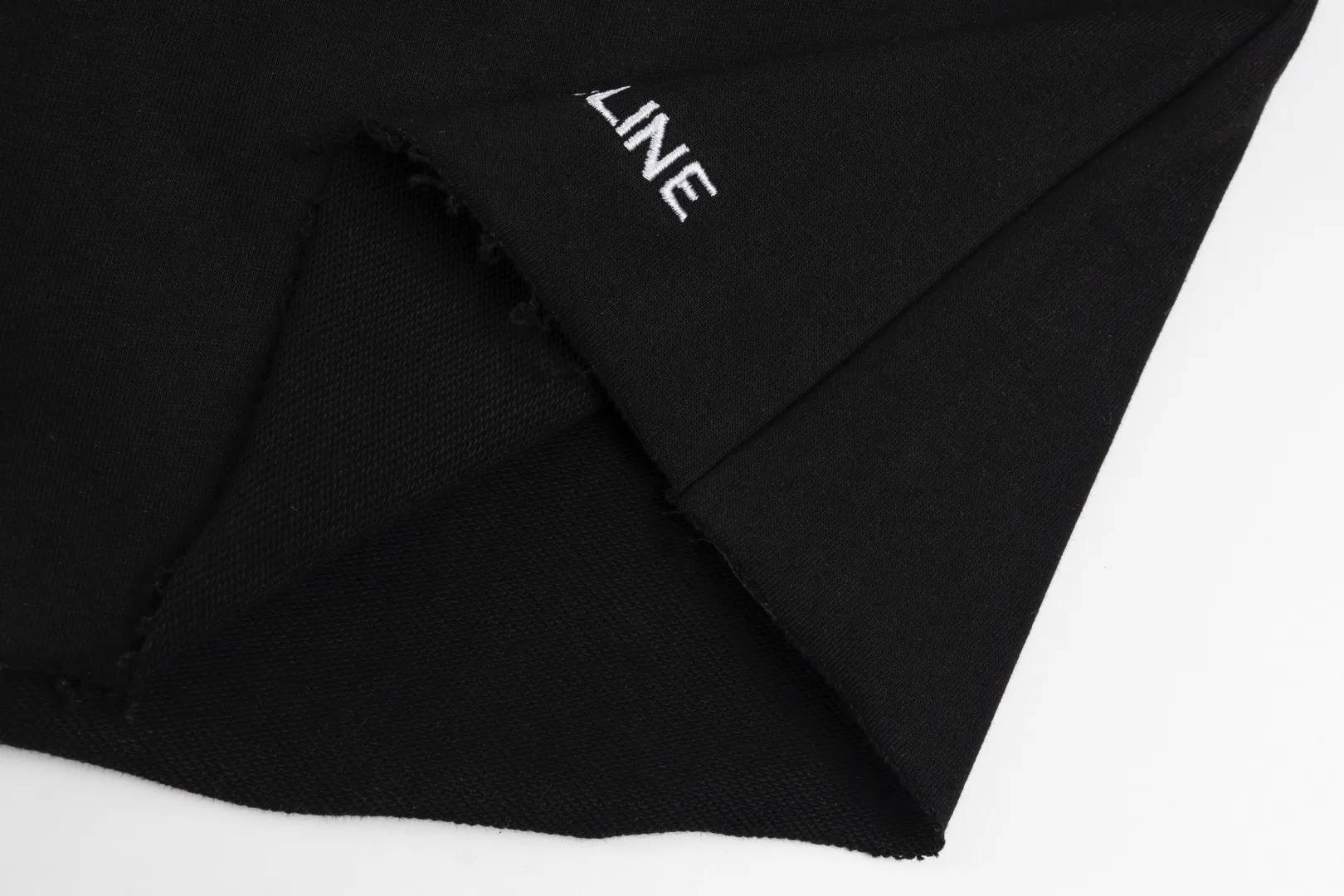 🅿️200 Celine 25SS counters are selling new printed shorts. Custom-woven and dyed 400g fabric. Logo-printed shorts. Versatile and low-key. Tight and three-dimensional. Customized logo hardware. Very detailed. Yb YB is available in two colors at the same time. Same style for men and women. Size: XS-L