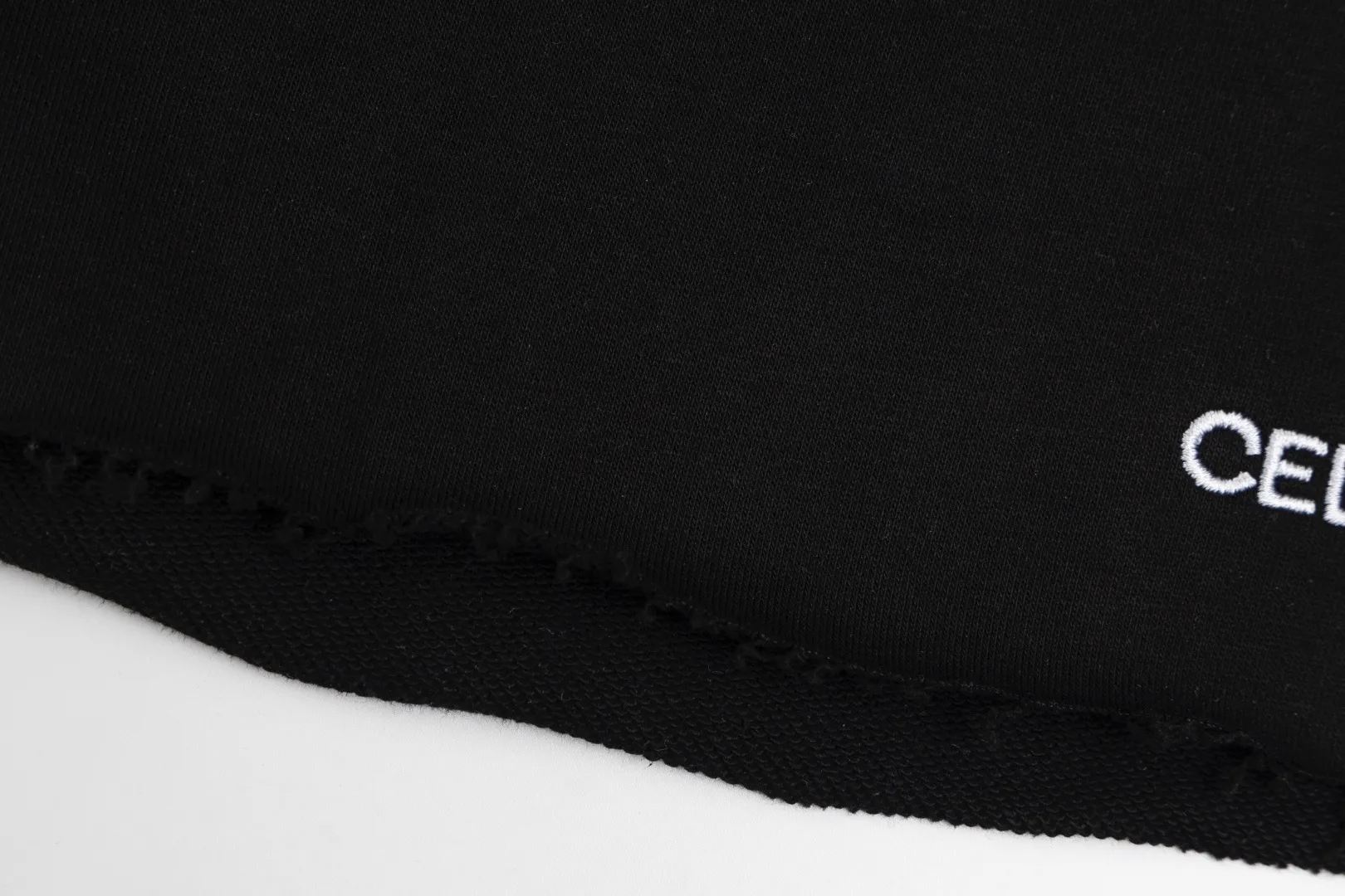 🅿️200 Celine 25SS counters are selling new printed shorts. Custom-woven and dyed 400g fabric. Logo-printed shorts. Versatile and low-key. Tight and three-dimensional. Customized logo hardware. Very detailed. Yb YB is available in two colors at the same time. Same style for men and women. Size: XS-L