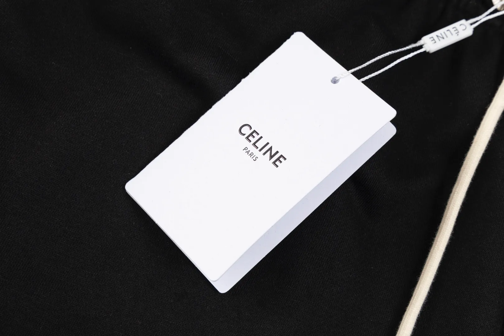 🅿️200 Celine 25SS counters are selling new printed shorts. Custom-woven and dyed 400g fabric. Logo-printed shorts. Versatile and low-key. Tight and three-dimensional. Customized logo hardware. Very detailed. Yb YB is available in two colors at the same time. Same style for men and women. Size: XS-L
