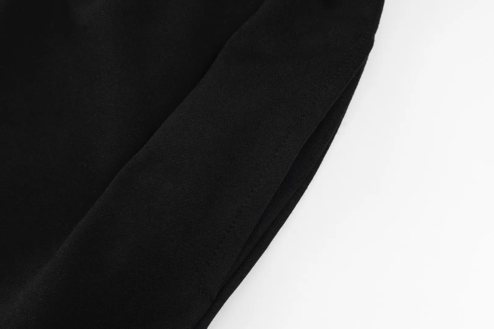 🅿️200 Celine 25SS counters are selling new printed shorts. Custom-woven and dyed 400g fabric. Logo-printed shorts. Versatile and low-key. Tight and three-dimensional. Customized logo hardware. Very detailed. Yb YB is available in two colors at the same time. Same style for men and women. Size: XS-L