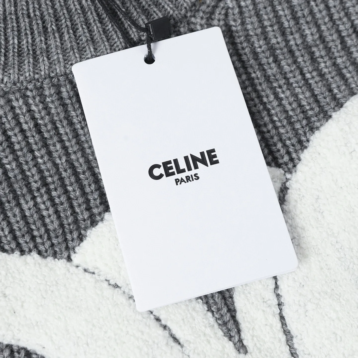 🅿️370 Celine/Celine 25Fw early autumn new Arc de Triomphe logo cardigan exclusively developed by yb! High quality production! Three-dimensional towel embroidered Arc de Triomphe heavyweight 100% imported wool yarn, the texture is invincible, come to those who know the stuff! The classic version has a lazy retro temperament, a preppy style for younger girls, and the upper body is versatile, handsome and fashionable! A must-have high-end item for Bai Fumei! The pattern doesn’t make your upper body look slimmer! Highly recommended for self-retention Color: Navy/Grey Size: S M L