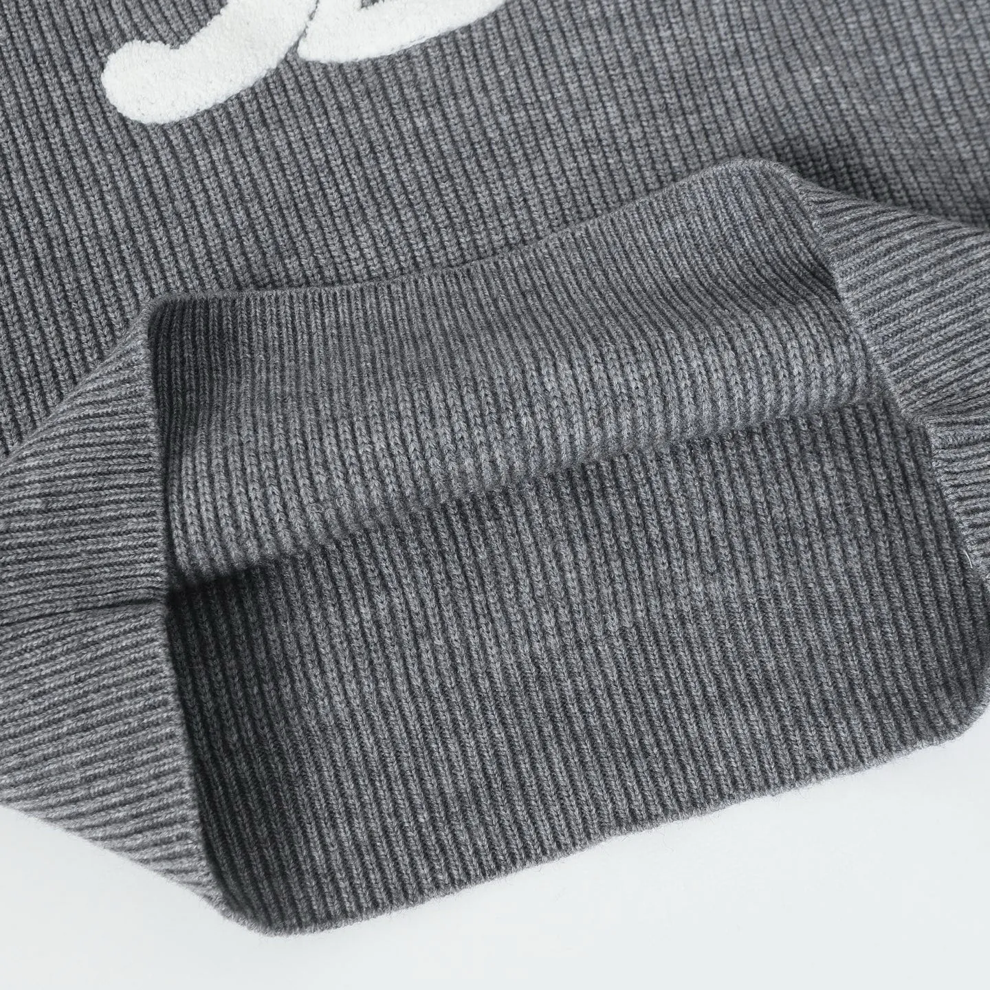 🅿️370 Celine/Celine 25Fw early autumn new Arc de Triomphe logo cardigan exclusively developed by yb! High quality production! Three-dimensional towel embroidered Arc de Triomphe heavyweight 100% imported wool yarn, the texture is invincible, come to those who know the stuff! The classic version has a lazy retro temperament, a preppy style for younger girls, and the upper body is versatile, handsome and fashionable! A must-have high-end item for Bai Fumei! The pattern doesn’t make your upper body look slimmer! Highly recommended for self-retention Color: Navy/Grey Size: S M L