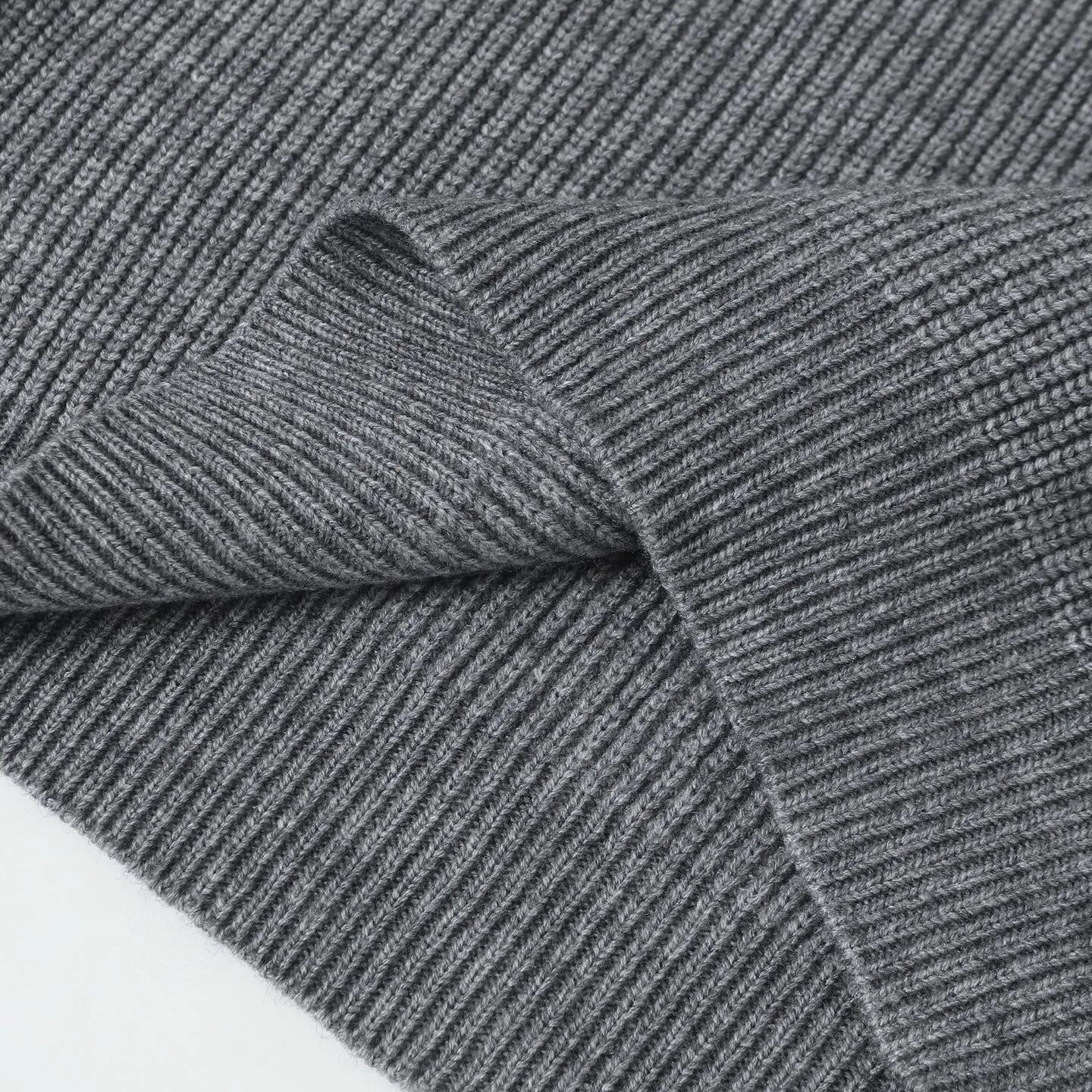 🅿️370 Celine/Celine 25Fw early autumn new Arc de Triomphe logo cardigan exclusively developed by yb! High quality production! Three-dimensional towel embroidered Arc de Triomphe heavyweight 100% imported wool yarn, the texture is invincible, come to those who know the stuff! The classic version has a lazy retro temperament, a preppy style for younger girls, and the upper body is versatile, handsome and fashionable! A must-have high-end item for Bai Fumei! The pattern doesn’t make your upper body look slimmer! Highly recommended for self-retention Color: Navy/Grey Size: S M L