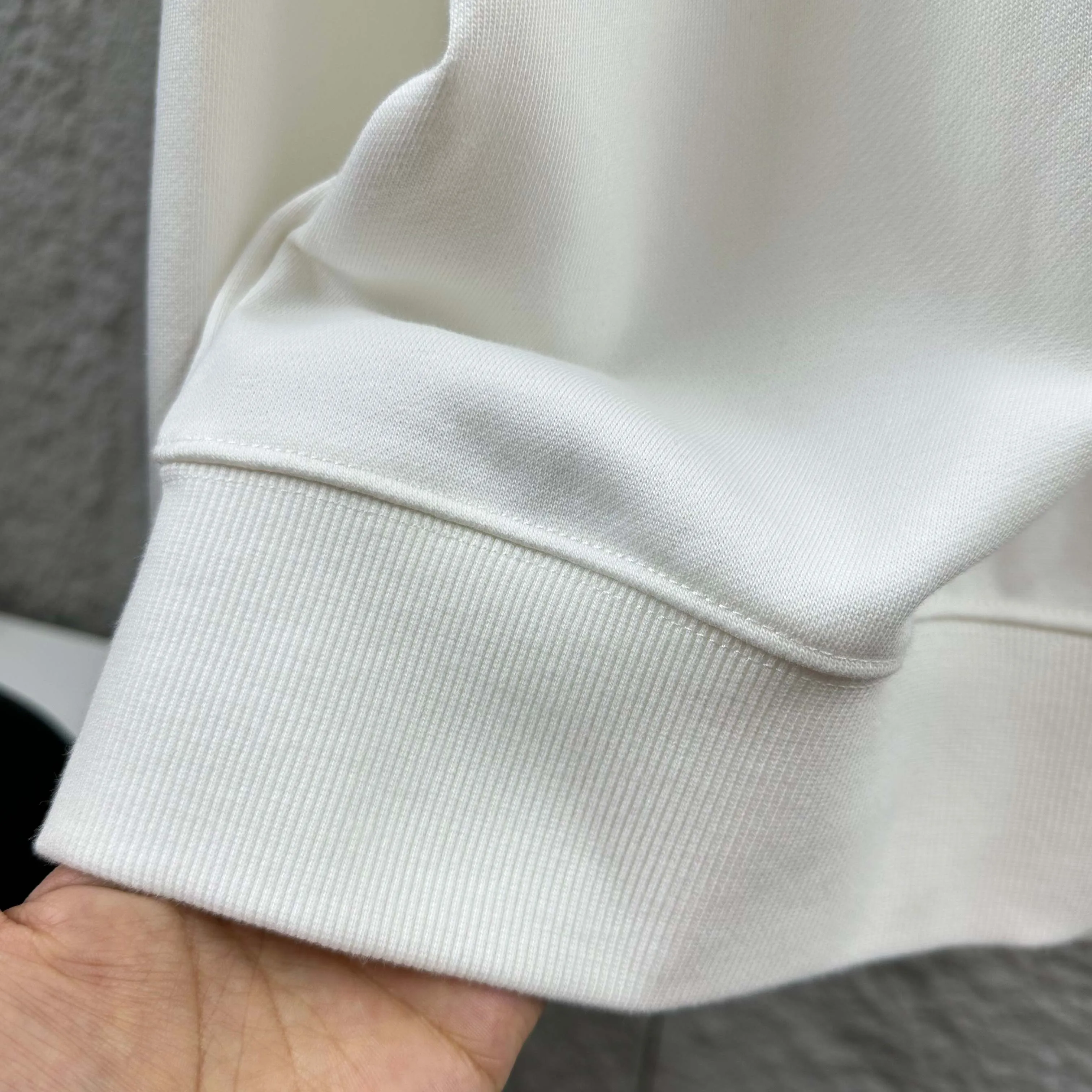 🅿️240 Celi*ne Celi*ne 2025 early autumn and winter new style, full of vitality, printed personalized logo, customized terry fabric, long-sleeved round neck sweatshirt, same style for men and women. Size: S (90-130 catties) M (120-150 catties) L (140-165 catties) XL (160-180 catties) XXL (180-210 pounds) Color: black white