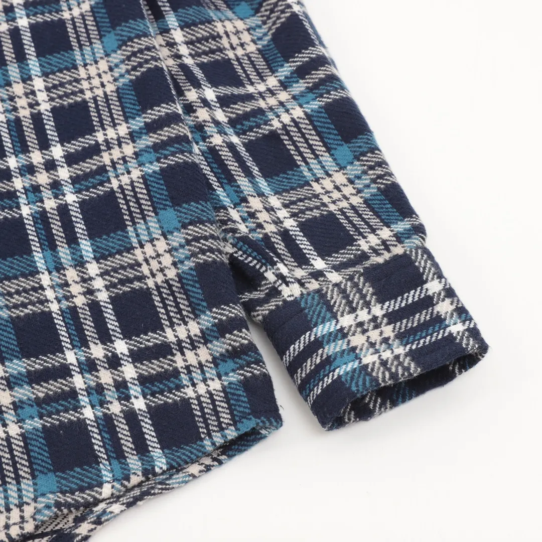 🅿️660 Celine CE Arc de Triomphe Blue Plaid Jacket Customized 1:1 pure cotton yarn-dyed brushed plaid material, imported machine embroidery technology, infrared positioning cutting machine, through infrared transmitter and infrared receiver to achieve precise positioning of the material to meet the effect of high-precision cutting of plaid alignment (material loss is extremely high, an average of 15 points per piece is lost, which is time-consuming and labor-intensive, please see the real chapter for details), It adopts the side-turning and buried clamping sewing process, which is smooth and tidy. The template machine opens the bag. The preset template guides the position, shape and size of the bag. The accuracy ensures the quality of the bag opening effect. Loose version Size: 38-41