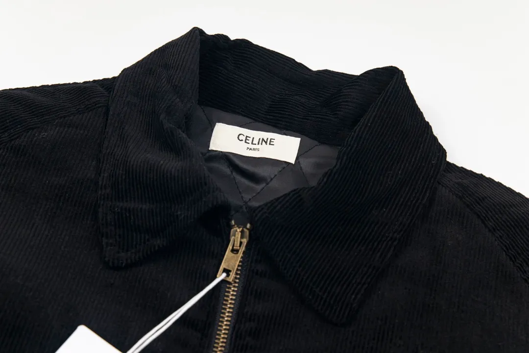 🅿️450 Celine corduroy zipper jacket. The fabric is made of 100% cotton 14-pit non-elastic and Tencel lining 1400 cotton. The letters are customized with wool superfiber. Each letter needs to be molded by computer. It is punched and positioned to ensure that the size and spacing of each letter are consistent. Each letter is positioned using an imported embroidery machine. The mold is opened to customize the Celine bronze Y tooth zipper. size：XS S M L