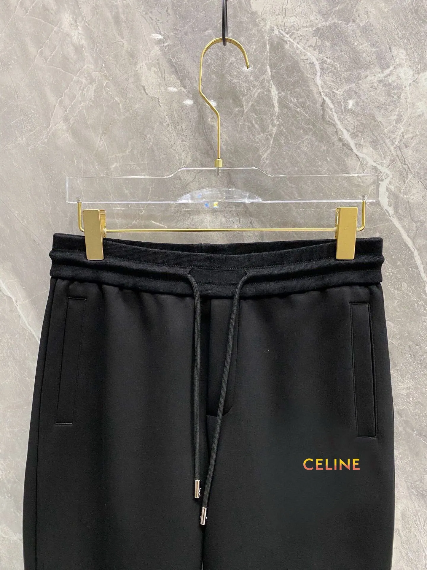 🅿️420 [CELINE Celine] (Gospel for Fatty) hot-selling suit is coming. Focus on the original version of the official website. 2025 new hot-selling cardigan sweater suit. The original order is the best. 🇭🇰The meticulous work of top designers. It is a fitting and perfect upper body effect. All-natural high-quality Roman cotton 100%, close-fitting comfort, noble and elegant! Original hardware embodies elegance and nobility! Counter size: M-5XL (maximum wear up to 220 pounds)