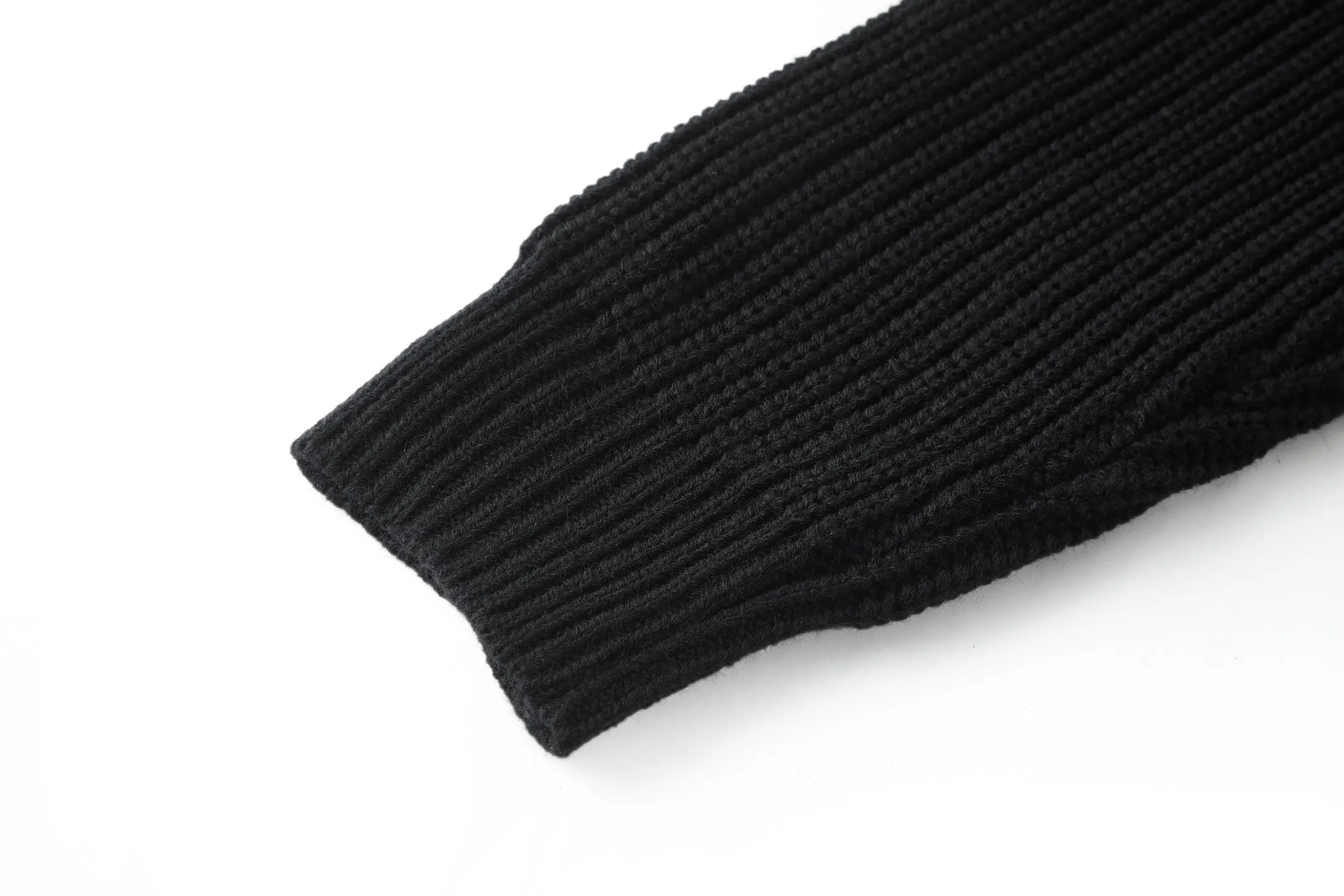 🅿️520 [Exclusive supply] Celine Arc de Triomphe embroidered knitted hooded jacket. The original version was purchased for 8,575 and developed. The fabric is made of 55 merino wool yarn and cotton yarn. The finished product woven from this fabric has a three-dimensional shape, a soft hand feel, and no binding on the upper body. The hat rope tail clip adopts electroplating engraving process to restore the brand logo. The zipper has a metal plated bright silver puller with the brand logo engraved on it. The embroidery uses towel embroidery technology and uses cashmere yarn to restore the original 1:1 details. Garment washing removes impurities from the wool surface - adding hand feel - and fixing the fit. TRIOMPHE embroidered loose fit, hood with adjustable drawstring, metal hoop engraved with CELINE PARIS, 1 kangaroo pocket with ribbed trim. Size:S-M-L-XL