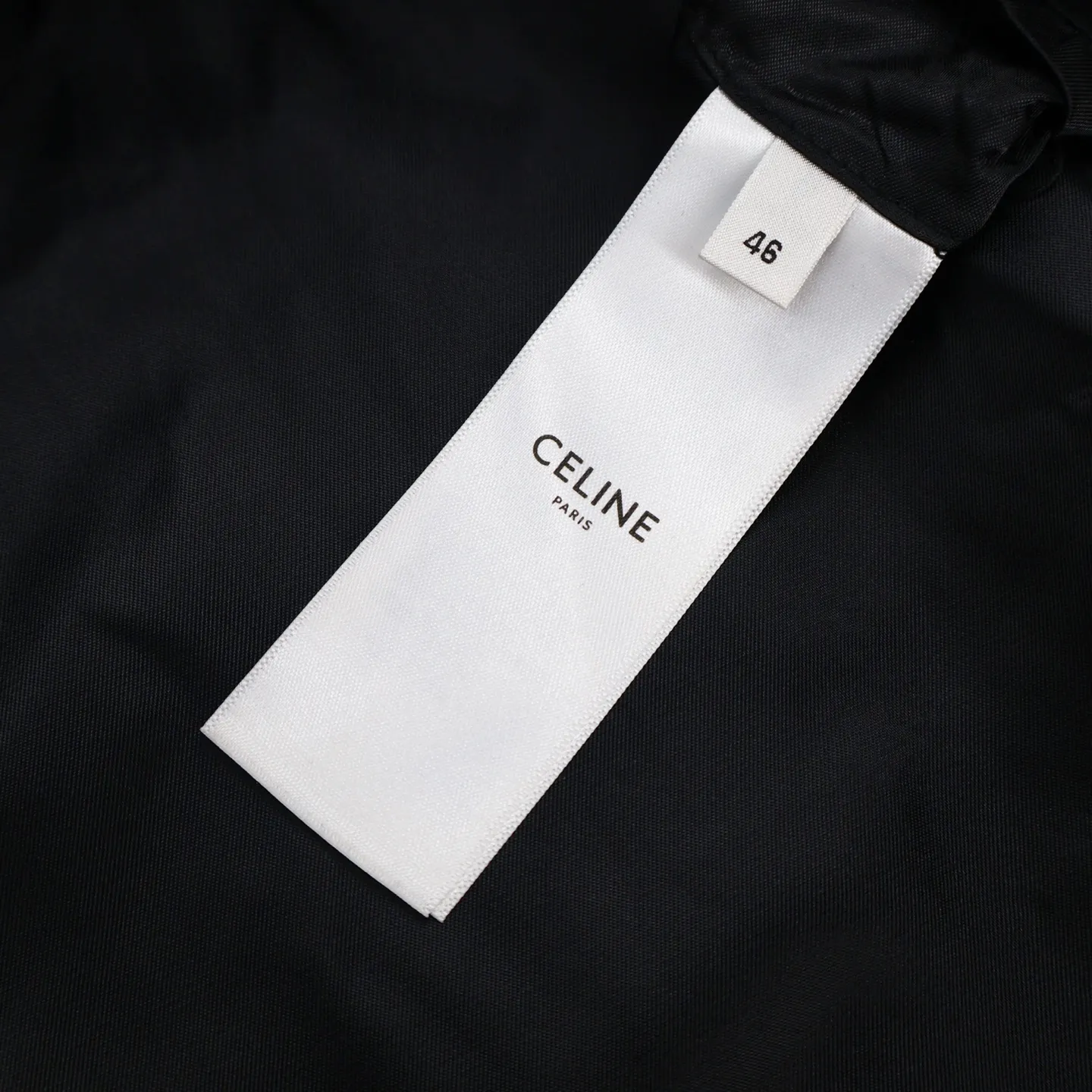 🅿️1160 [Exclusive supply] Celine 24SS patchwork leather baseball jacket. The original version was purchased for 24,000 and developed. It took 1 month to customize the 90% woolen material. Excluding the patchwork part, a single piece of clothing weighs up to 1kg, which is extremely costly. The custom-woven wool jacquard threads imported from Germany will not deform, fade or pill (ordinary machines cannot achieve this effect at all). The top layer of imported lambskin is used. The wrinkle texture is incomparably good. It is hand-cut and meticulously crafted. The stitching position is very technical. Whether the whole garment looks good or not depends on this position. Customized full set of auxiliary materials, engraved electroplated buttons, original mold opening, up to four digits, no difference. Comes with original washed label hangtag. Size:46-48-50-52