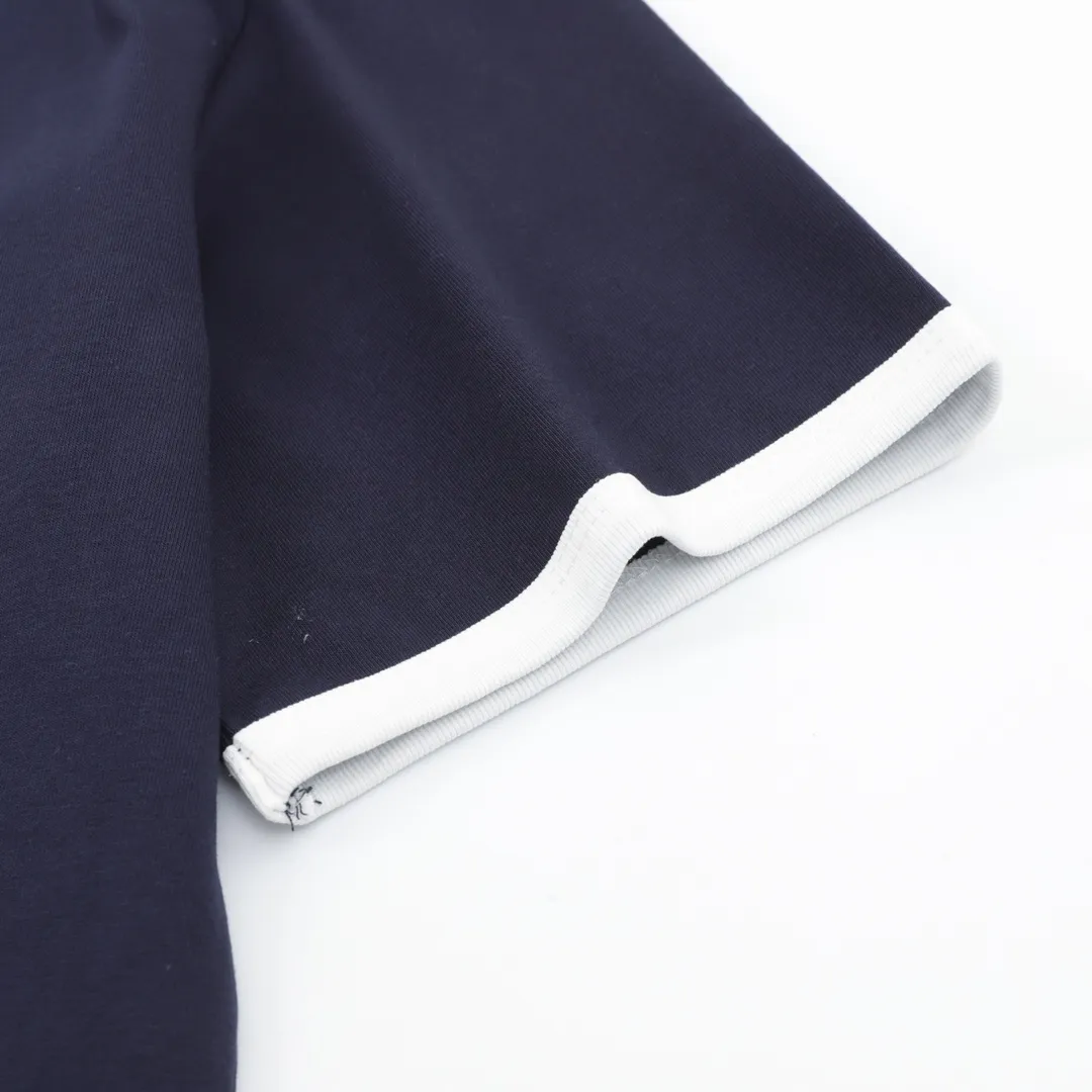 🅿️250 Celine Celine round neck short-sleeved T-shirt with patch embroidered letters. Complete with three labels. Made of high-end Salona fabric, with patch embroidery on the front. It feels very comfortable. OS drop shoulder style, fashionable and individual, super versatile! The threaded neckline is not loose, the color is fixed at high temperature, and the through-shoulder strapping process is used. Unisex Size: XS-L