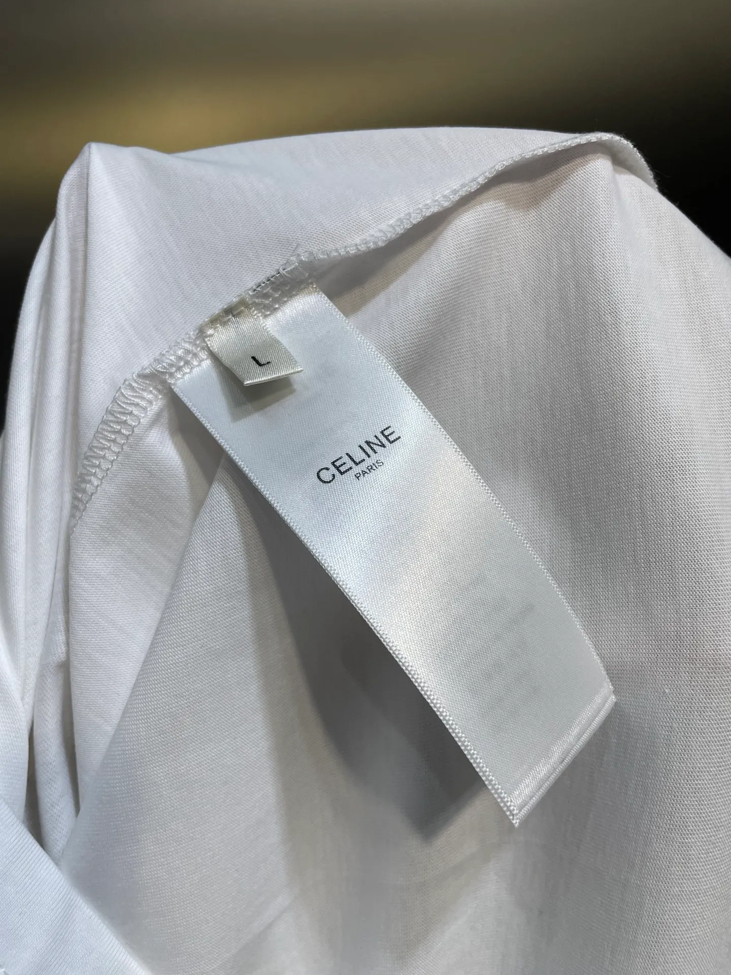 🅿️250 CEL 2025 new arrival in early spring, round neck covered short-sleeved printed 𝑇𝑒𝑒, customized YB twill cotton material, breathable, comfortable and full of texture. The flocked printed short-sleeved T-shirt is cut to highlight the brand style. It is made of pure cotton with a slight stretch and presents a slimming visual effect. The collar and cuffs are designed with contrasting edges to increase the smart and casual feel of the outfit. Looks stylish and stylish when worn alone or paired with an inner layer SML