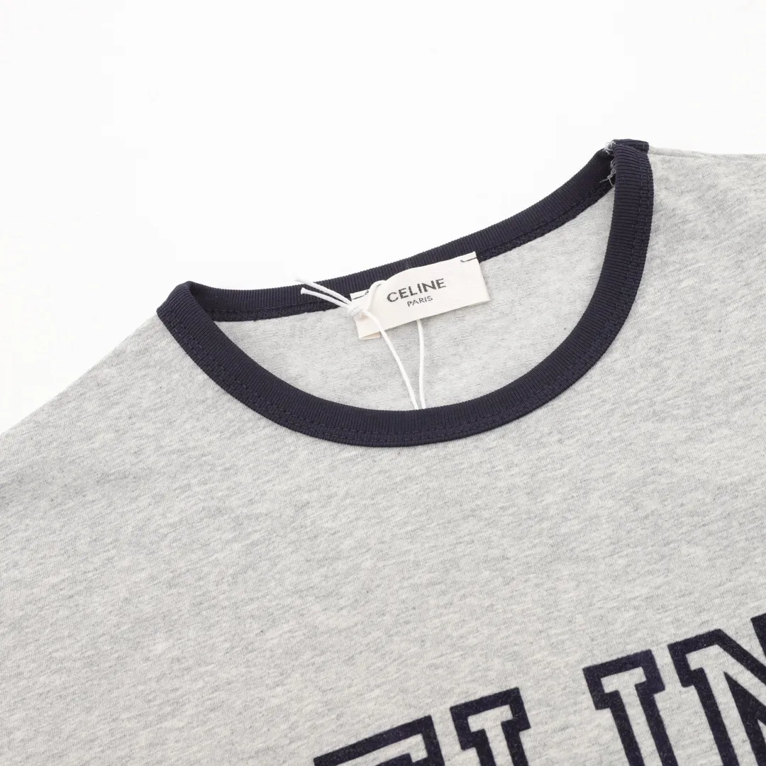🅿️250 Celine Celine round neck short-sleeved T-shirt with flocked letters. Complete with three labels. It is made of high-end Salona fabric and has a flocking pattern on the front. It feels very comfortable. The OS drop-shoulder version is fashionable and individual. It is super versatile! The threaded neckline is not loose, the color is fixed at high temperature, and the through-shoulder strapping process is used. Unisex Size: XS-L