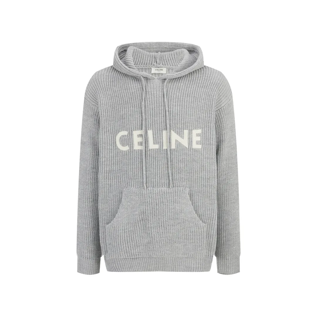🅿️560 exclusive supply] Celine 22FW patch hooded sweater (grey). The original version was purchased and developed for 12,500. The fabric is made of 75 wool 25 angora rabbit fur that is closest to the original version. It is made of customized expanded blended wool. The upper body is comfortable and soft, and the weight is 700 grams. It is made of imported Stoll weaving with clear texture and 7-needle double ingot stitching method. The imported thickened felt cloth on the front chest is embroidered with letters using laser embroidery technology. High-energy laser beams are used for fine cutting and embroidery on the fabric. The letter material is made of wool superfiber positioning laser embroidery, which combines the strength of wool. Natural softness and durability of microfiber, the laser beam is used to precisely embroider at designated positions to achieve a highly precise embroidery effect. The letters have smooth lines and clear edges. The felt must be washed after embroidery to make it fluffy and more coordinated with the clothes. Thin felt is used for embroidery on the market and cannot be washed. Customized letter engraved white alloy tail clip, custom-woven and dyed cotton textured round rope, complete three-label accessories, OS loose version design, different from the market version. Size:S-M-L