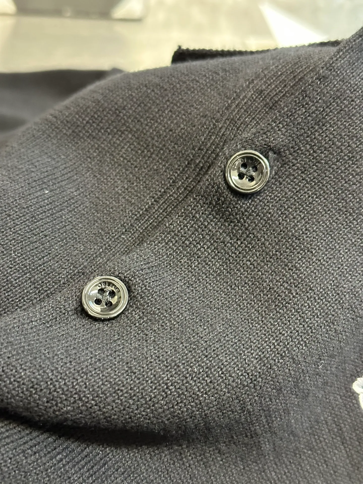 🅿️350 Celine Arc de Triomphe short-sleeved polo shirt. Custom-woven fine seven-needle woolen fabric. The iconic Celine Arc de Triomphe logo embellishes the front. It is sublimated by combining the logo sweater with the Polo shirt. The three-dimensional silhouette optimizes body proportions. Every strand of fiber contains low-key luxury.  Adopt imported machine embroidery technology, use advanced computer control systems and precision mechanical components to realize the Arc de Triomphe embroidery operation. Using three-dimensional seam stitching, it uses a specific sewing method at the seams to make the clothing more three-dimensional and fit the body.  The garment washing water is softened and deodorized using professional washing equipment and specific detergents to deeply clean and deodorize the clothes, improving the feel and appearance of the clothes.  size：S M L XL