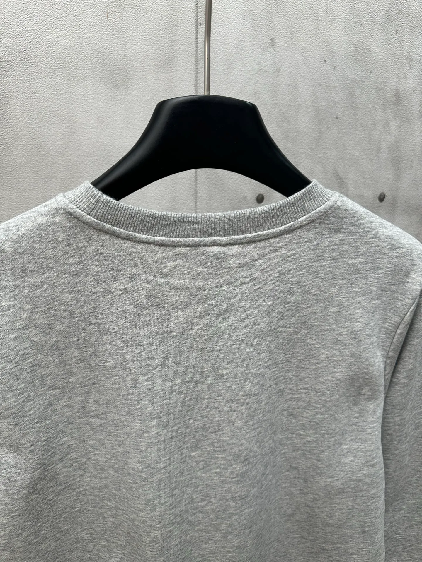 🅿️340 Celine 2025 new arrival printed round neck kiddie sweatshirt. Customized YB raw cotton material. Breathable, comfortable and stylish. Round neck pullover sweatshirt with a loose fit. Iconic letter print on the chest + kiddie hand-painted illustration street scene pattern. With holes to break up the cute tone, it shows the brand's high-end sense. The upper body is versatile and slimming. It is simple and not flattering. The long-lasting sweatshirt style shows a minimalist casual style. Customized fabrics and accessories necessary for daily commuting Size: S M L