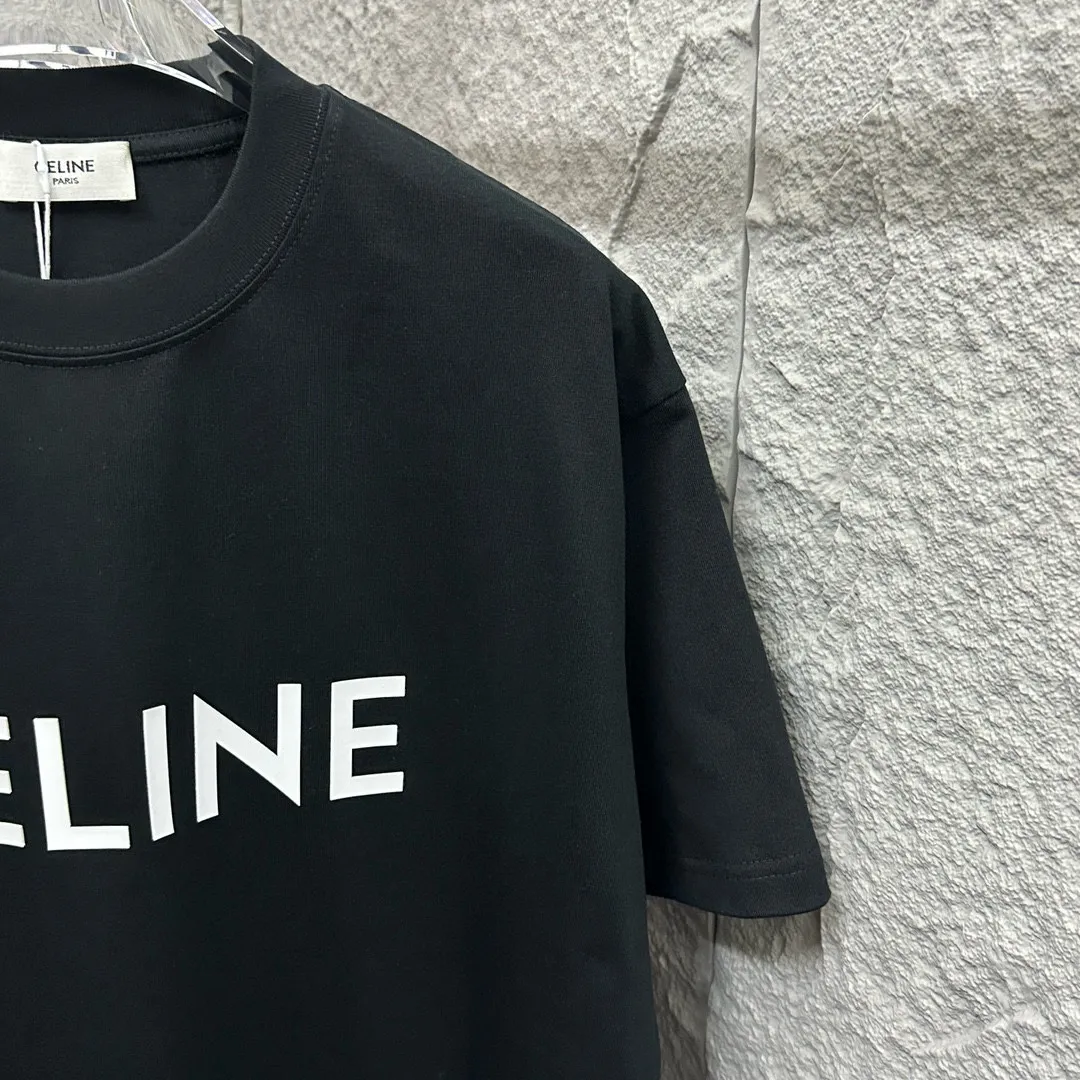 🅿️180 Celine* Celine 2025 Spring and Summer Style Simple letter three-dimensional silicone personalized logo Customized double yarn plain cotton fabric Short-sleeved T-shirt Unisex Size: S (90-130 catties) M (120-150 catties) L (140-165 catties) XL (160-180 catties) XXL (180-210 catties) Color: black white light pink
