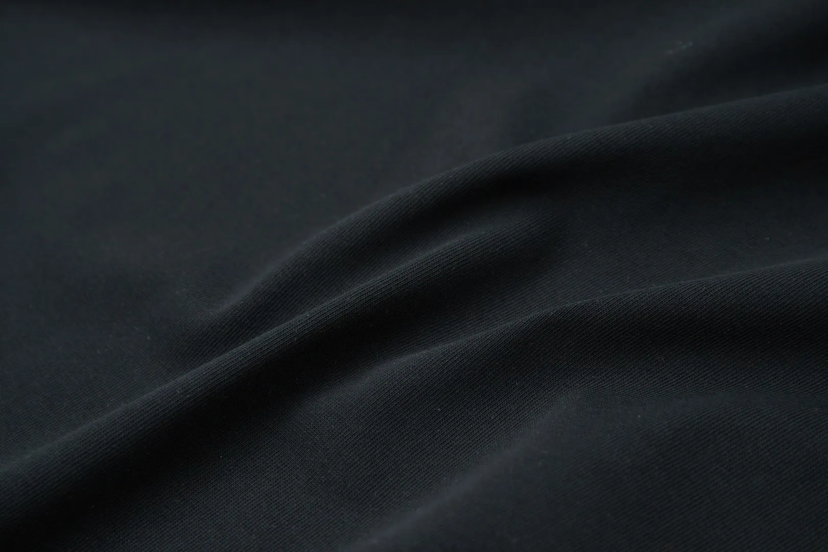 🅿️200 ✨CEL✨🆕25SS spring and summer new short-sleeved style, light luxury, a must-have item for daily commuting for men and women, correct version, welcome to compare, detailed features · 260g 100% pure cotton double yarn jersey fabric · Custom dyed in the same cylinder, special thickened 32 double-ply 1X1 threads · Double-needle stitching and cross-stitch technology · Original main mark, washed tag, brand moisture-proof paper packaging Color: white/black/grey Size: S/M/L/XL