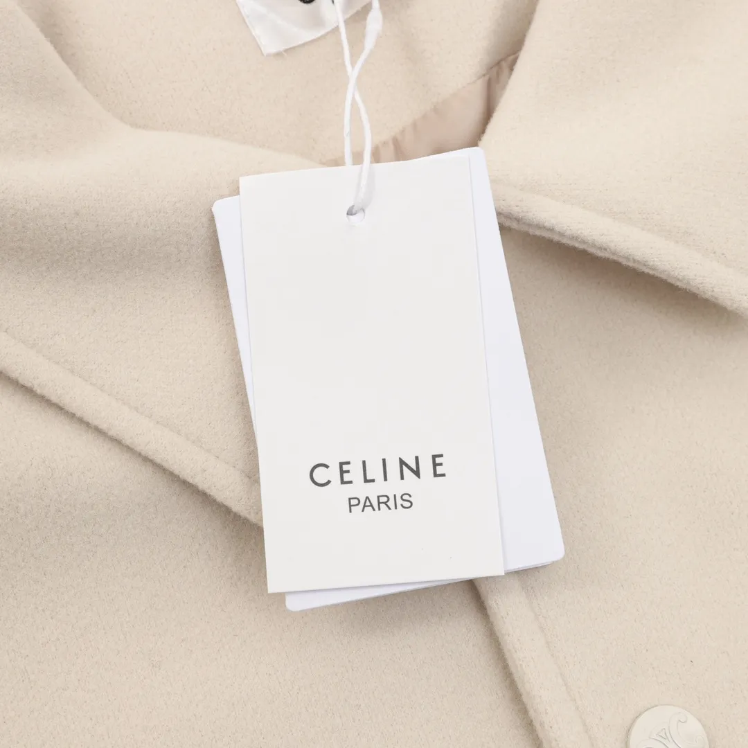 🅿️760 CELINE/Celine patchwork embroidered baseball jacket jacket Warm reminder: It is recommended to hand wash or dry clean! ! This year is particularly popular. Baseball uniform jackets are available at all levels on the market (you must compare the details). The most powerful quality control. Baseball uniforms have been produced and researched for 7 years. The details are exquisite. With it, you will be the most handsome boy in the world. The fully painted four-button buckle (button with LOGO), the fabric is customized for more than a month. It is not ready-made in the market. It is made of wool blend, custom-woven and dyed. It has high color fastness. It is recommended to hand wash or dry clean for the first time. "Custom-woven knitted rib at the hem", the lining is made of silky and delicate cupro fiber material, which can be worn directly next to the body. It is extremely comfortable, a heavyweight item, purchase version! Size：XS-L
