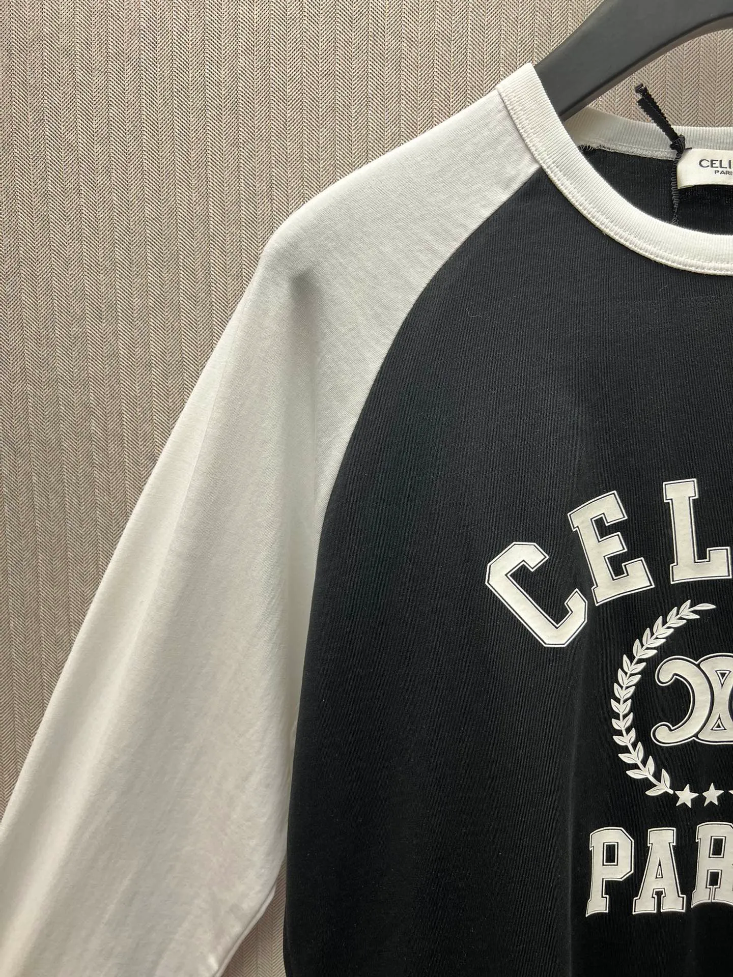 🅿️280 Celine 25ss new printed loose fit, raglan sleeve T-shirt, high version, women's style, black and white, code number: S.M.L.