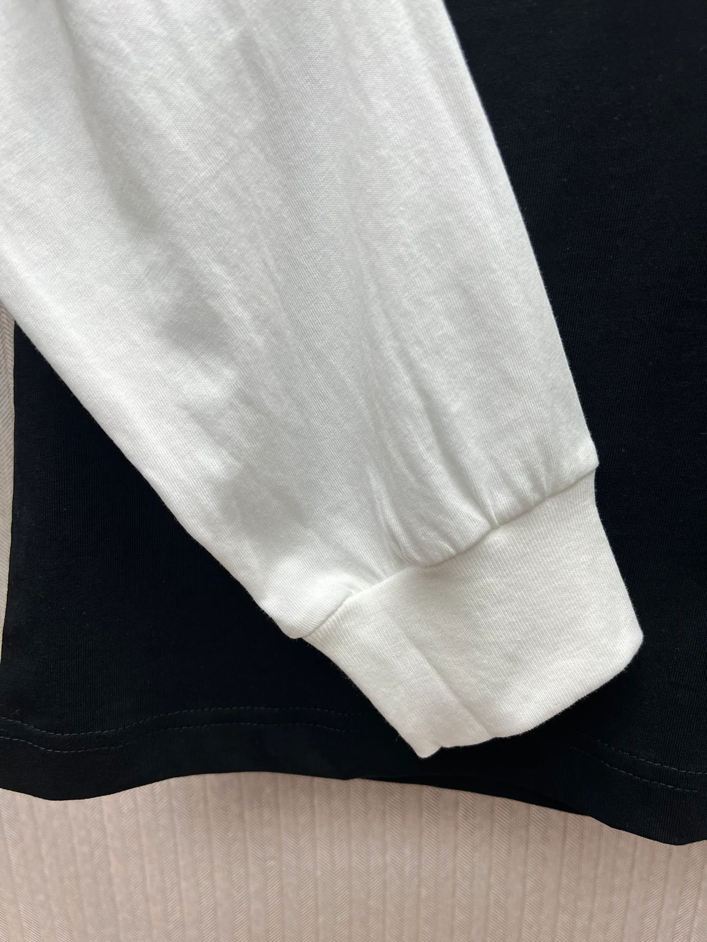 🅿️280 Celine 25ss new printed loose fit, raglan sleeve T-shirt, high version, women's style, black and white, code number: S.M.L.