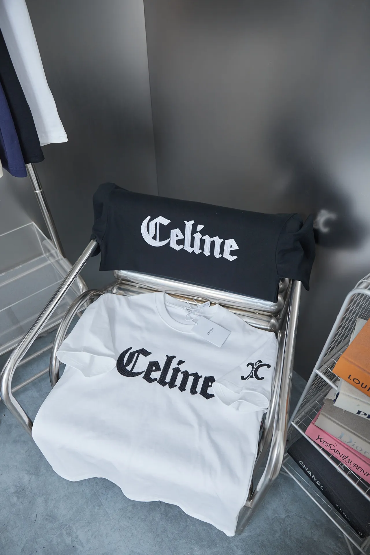 🅿️180 CELIN* 25SS early spring new style embroidered letter printed short sleeves, light luxury, essential item for daily commuting for men and women, correct version, welcome to compare, detailed features · 320g 100% pure cotton double yarn jersey fabric · Custom dyed in the same cylinder, special thickened 32 pieces double-strand 1X1 thread · Needle embroidered letter logo on the front. Classic icon screen printing on the sleeves · Double-needle sewing and cross-seam technology · Original main mark, washed tag, brand moisture-proof paper packaging Color: black/white Size: S/M/L/XL