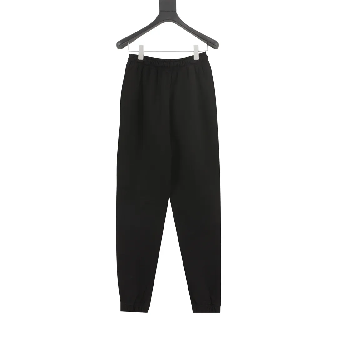 🅿️500 CELINE/Celine embroidered letter LOGO terry cotton drawstring sweatpants CE is famous for its advanced minimalism. This design is fashionable and refreshing, with a sense of accent. Using two simple materials, I feel that the most beautiful color matching in the world should be like this. The turquoise letter logo embroidery on the trouser legs is the most important finishing touch in the trousers, adding to the overall sense of layering. The embroidery details and full texture express the ingenuity of these pants. Made of 100% terry knitted cotton fabric, exclusively customized fabric, the pants can be thrown away casually, and the texture is visible! ! size：S-L