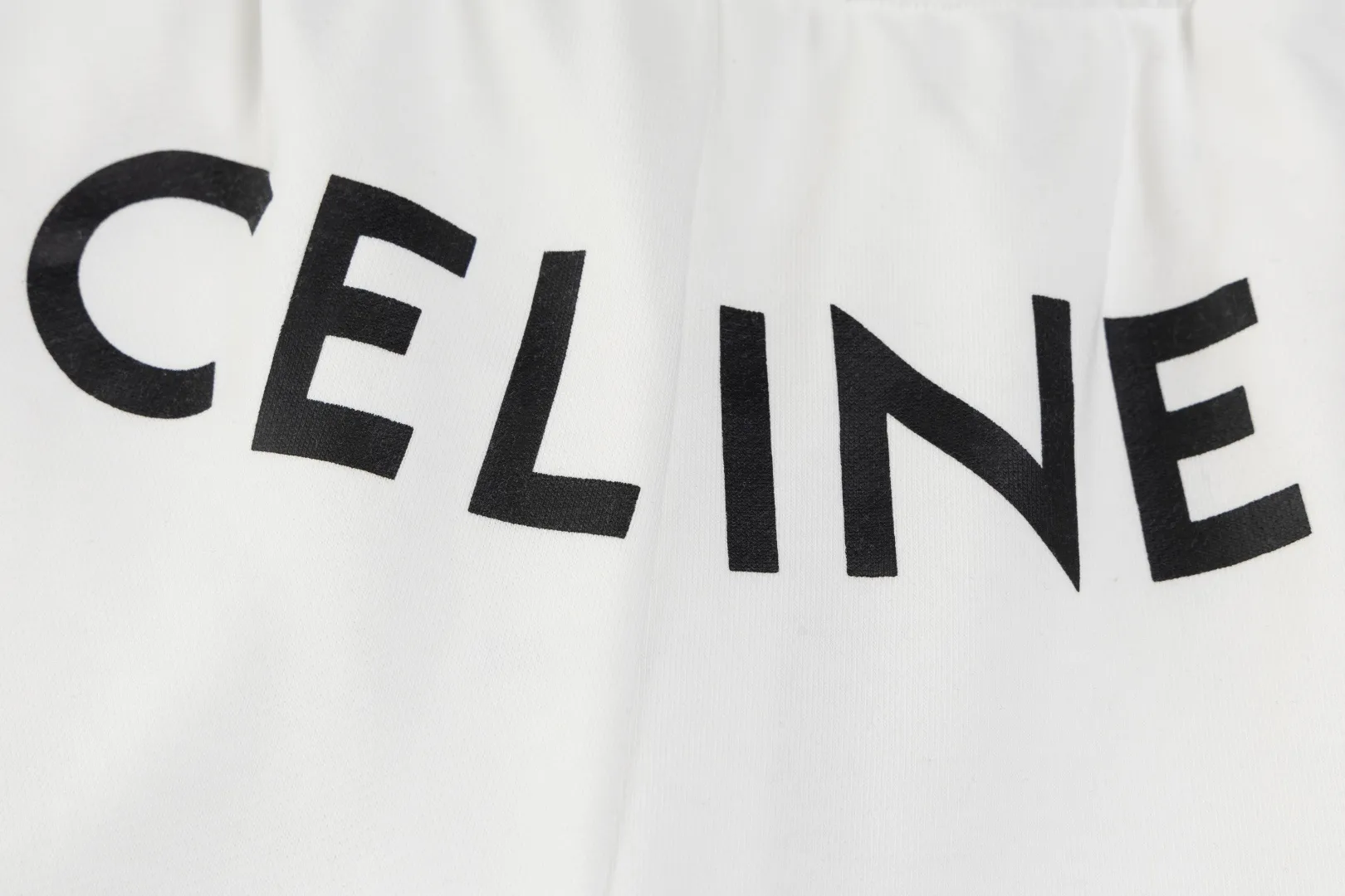 🅿️200 Celine 25SS counters are selling new printed shorts. Custom-woven and dyed 400g fabric. Logo-printed shorts. Versatile and low-key. Tight and three-dimensional. Customized logo hardware. Full details. Gray color is very versatile. Same style for men and women. Size: XS-L
