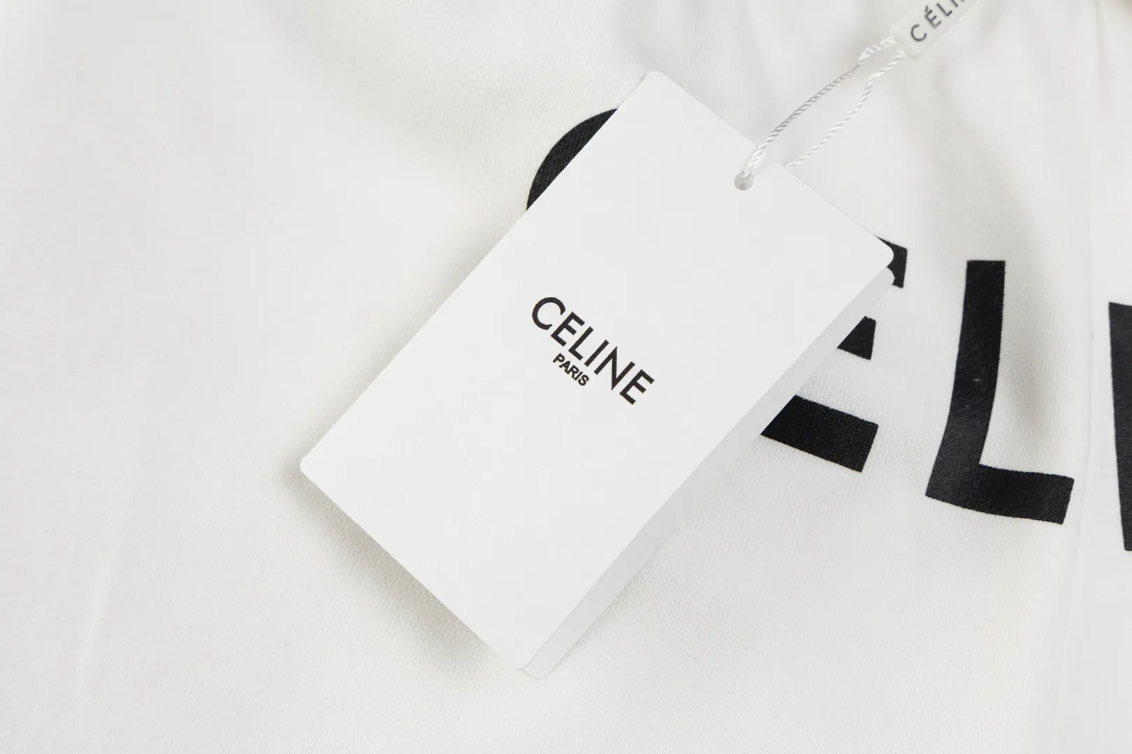🅿️200 Celine 25SS counters are selling new printed shorts. Custom-woven and dyed 400g fabric. Logo-printed shorts. Versatile and low-key. Tight and three-dimensional. Customized logo hardware. Full details. Gray color is very versatile. Same style for men and women. Size: XS-L