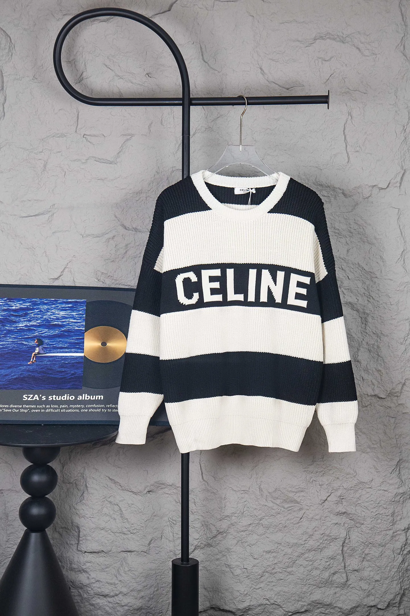 🅿️270 Style number: M254 CELINE black and white thick striped letter crew neck sweater. The fabric is made of 80% wool and has good warmth and elasticity. Wool sweaters are soft and thick, and the fabric's fibers lock tightly to trap warmth. In addition, wool also has a certain degree of hygroscopicity, making it less likely to feel stuffy when worn. The neckline, cuffs, hem and other parts are all very delicately finished, showing the brand's pursuit of quality. At the same time, the brand's iconic embroidery and chest LOGO are incorporated to enhance the overall sense of luxury. Size：S-XL