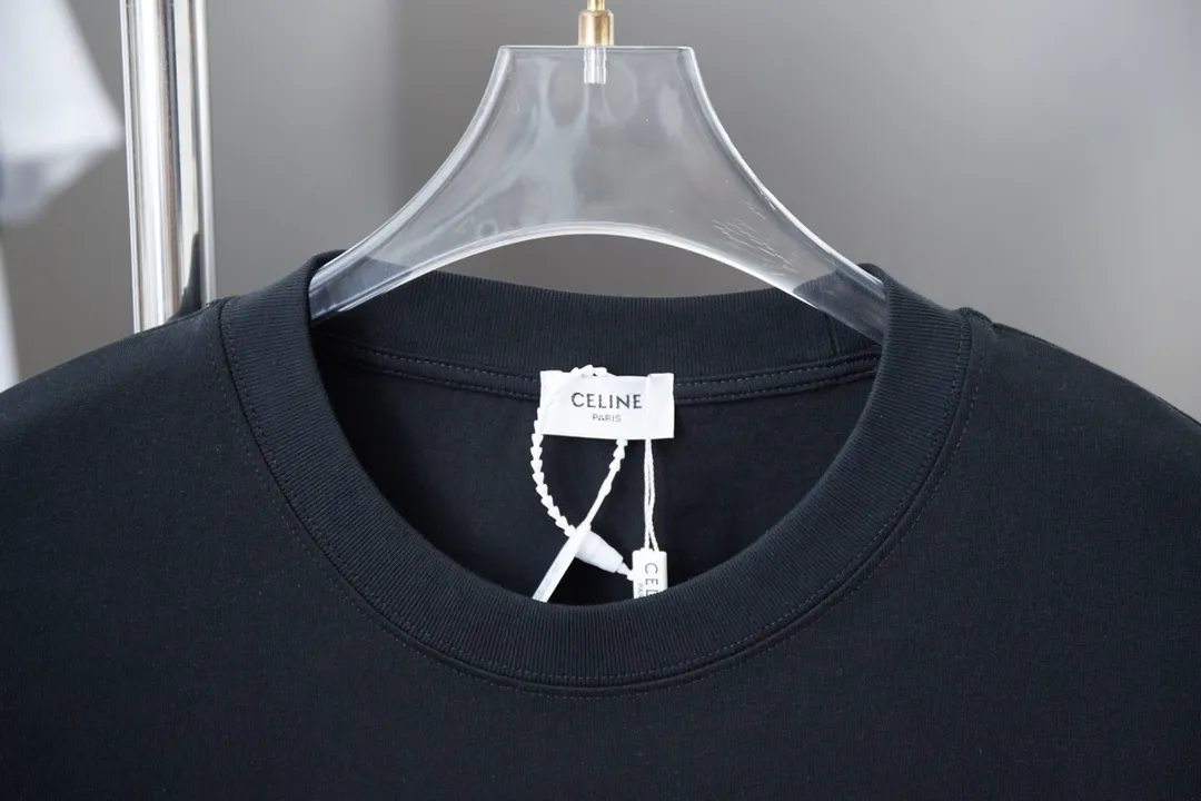 🅿️180 CELIN* 25SS early spring new style, letter printed short sleeves, light luxury, a must-have item for daily commuting for men and women, correct version, welcome to compare, detailed features · 320g 100% pure cotton double yarn jersey fabric · Special thickened 32 pieces of double-strand 1X1 thread in the same cylinder custom dyeing · Silk screen environmentally friendly letter logo printing pattern · Double needle stitching cross-stitching process · Original main mark, washed tag, brand moisture-proof paper packaging Color: black/white Size: S/M/L/XL
