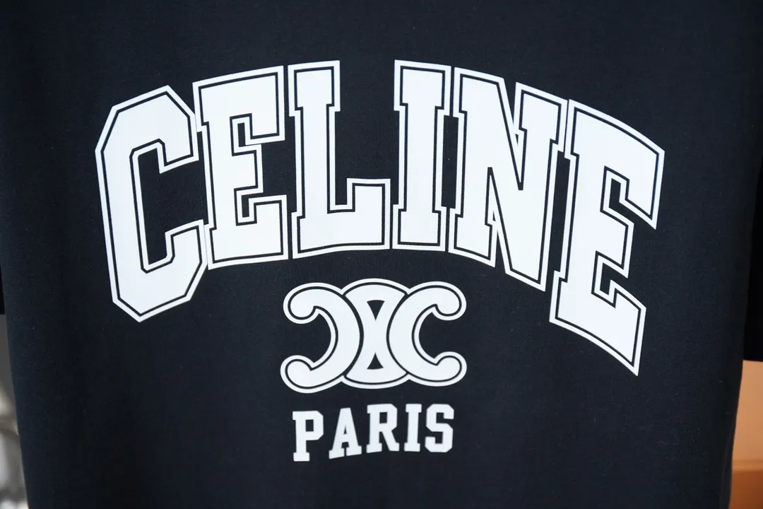 🅿️180 CELIN* 25SS early spring new style, letter printed short sleeves, light luxury, a must-have item for daily commuting for men and women, correct version, welcome to compare, detailed features · 320g 100% pure cotton double yarn jersey fabric · Special thickened 32 pieces of double-strand 1X1 thread in the same cylinder custom dyeing · Silk screen environmentally friendly letter logo printing pattern · Double needle stitching cross-stitching process · Original main mark, washed tag, brand moisture-proof paper packaging Color: black/white Size: S/M/L/XL