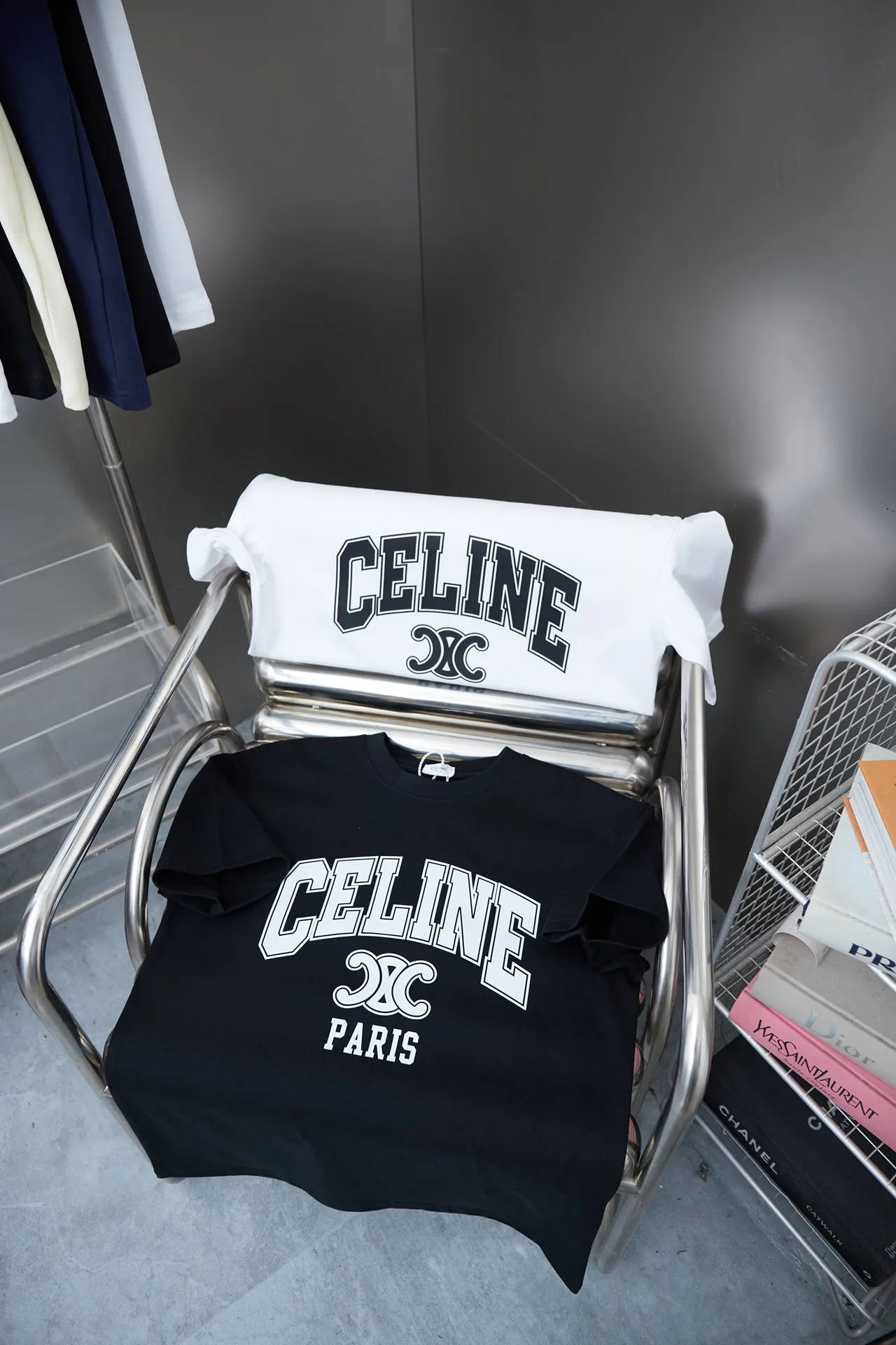 🅿️180 CELIN* 25SS early spring new style, letter printed short sleeves, light luxury, a must-have item for daily commuting for men and women, correct version, welcome to compare, detailed features · 320g 100% pure cotton double yarn jersey fabric · Special thickened 32 pieces of double-strand 1X1 thread in the same cylinder custom dyeing · Silk screen environmentally friendly letter logo printing pattern · Double needle stitching cross-stitching process · Original main mark, washed tag, brand moisture-proof paper packaging Color: black/white Size: S/M/L/XL