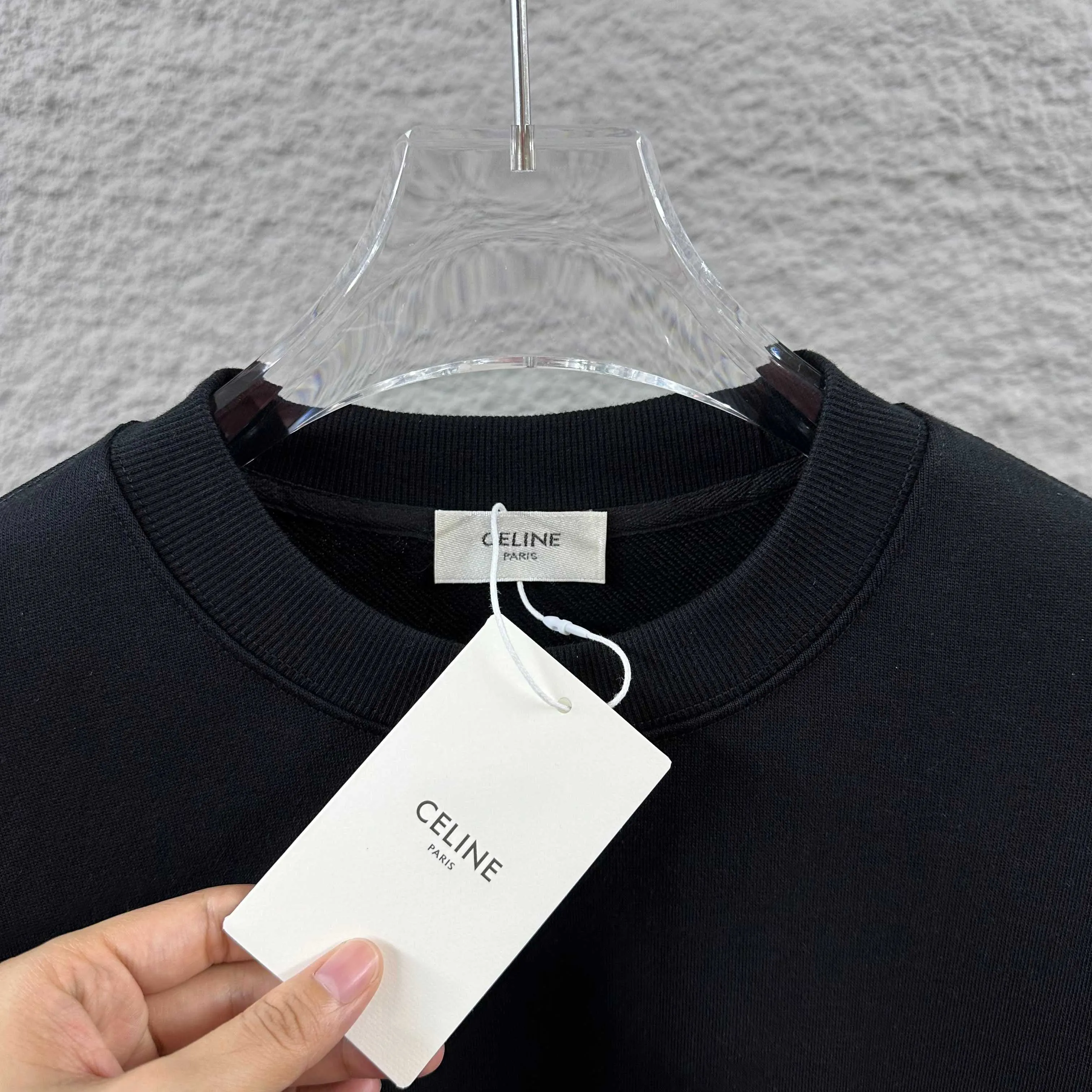🅿️250 Celi*ne Celin Celin 2025 early autumn and winter new style Three-dimensional flocking process personalized logo Customized terry fabric Long-sleeved round neck sweatshirt Uniform style for men and women Size: S (90-130 catties) M (120-150 catties) L (140-165 catties) XL (160-180 catties) XXL (180-210 pounds) Color: black white