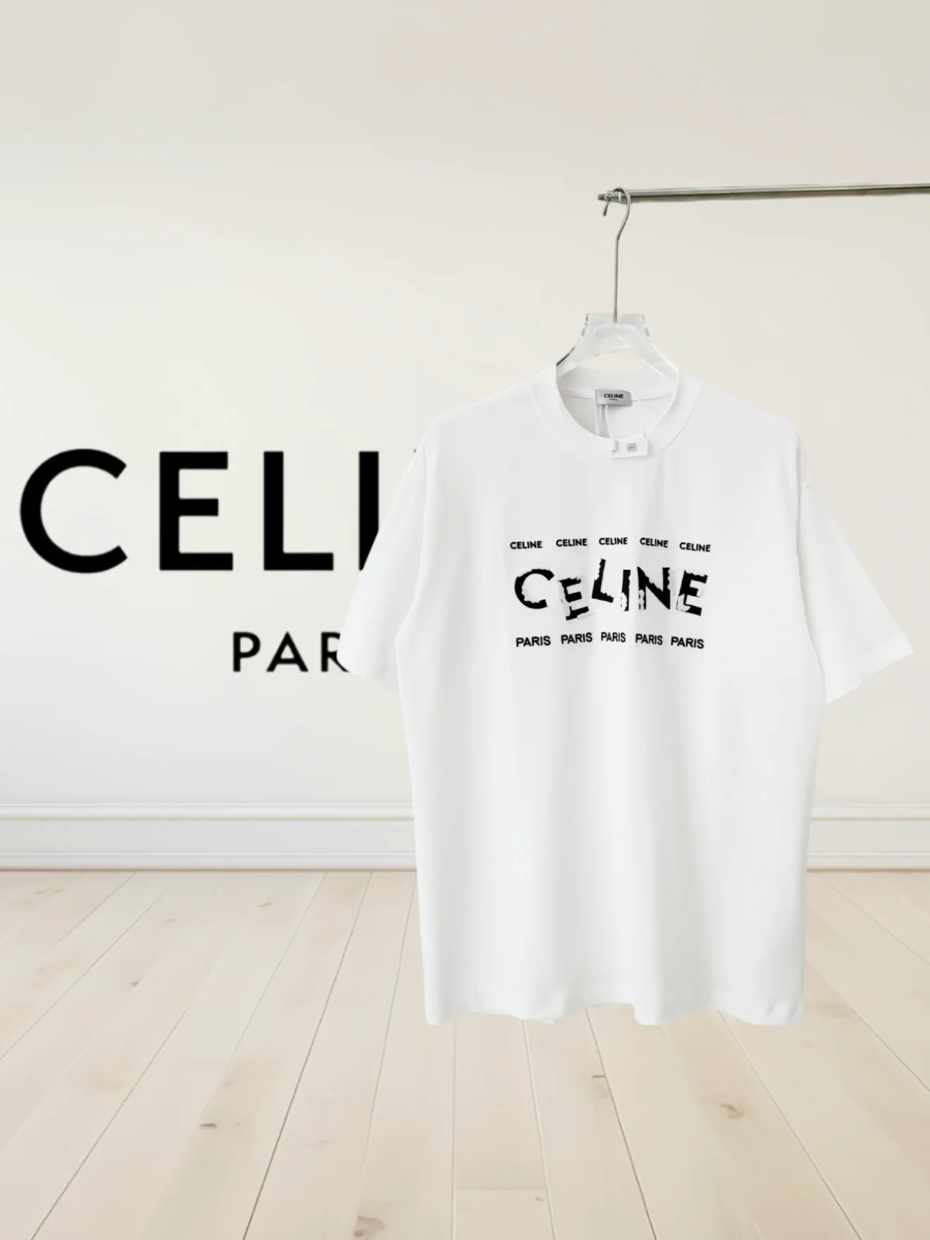 🅿️190 [High quality] CELINE 25ss front panel embroidery process, thickened two-color LOGO, English embroidery on the back, round neck short-sleeved T-shirt, with personalized street design style. The fabric is made of 32 counts of 280g fine cotton double yarn fabric. Customized same-tank dyed fabric. It feels very comfortable, fashionable and personalized. It is super versatile and good-looking. It is very suitable for both men and women. A must-have style. Tag, collar label, washed wheat, three complete labels, packaging, copy paper Packaging sticker color: black white size: S~XL