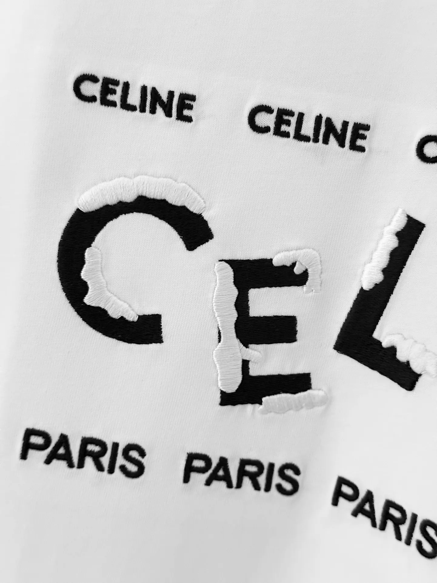 🅿️190 [High quality] CELINE 25ss front panel embroidery process, thickened two-color LOGO, English embroidery on the back, round neck short-sleeved T-shirt, with personalized street design style. The fabric is made of 32 counts of 280g fine cotton double yarn fabric. Customized same-tank dyed fabric. It feels very comfortable, fashionable and personalized. It is super versatile and good-looking. It is very suitable for both men and women. A must-have style. Tag, collar label, washed wheat, three complete labels, packaging, copy paper Packaging sticker color: black white size: S~XL