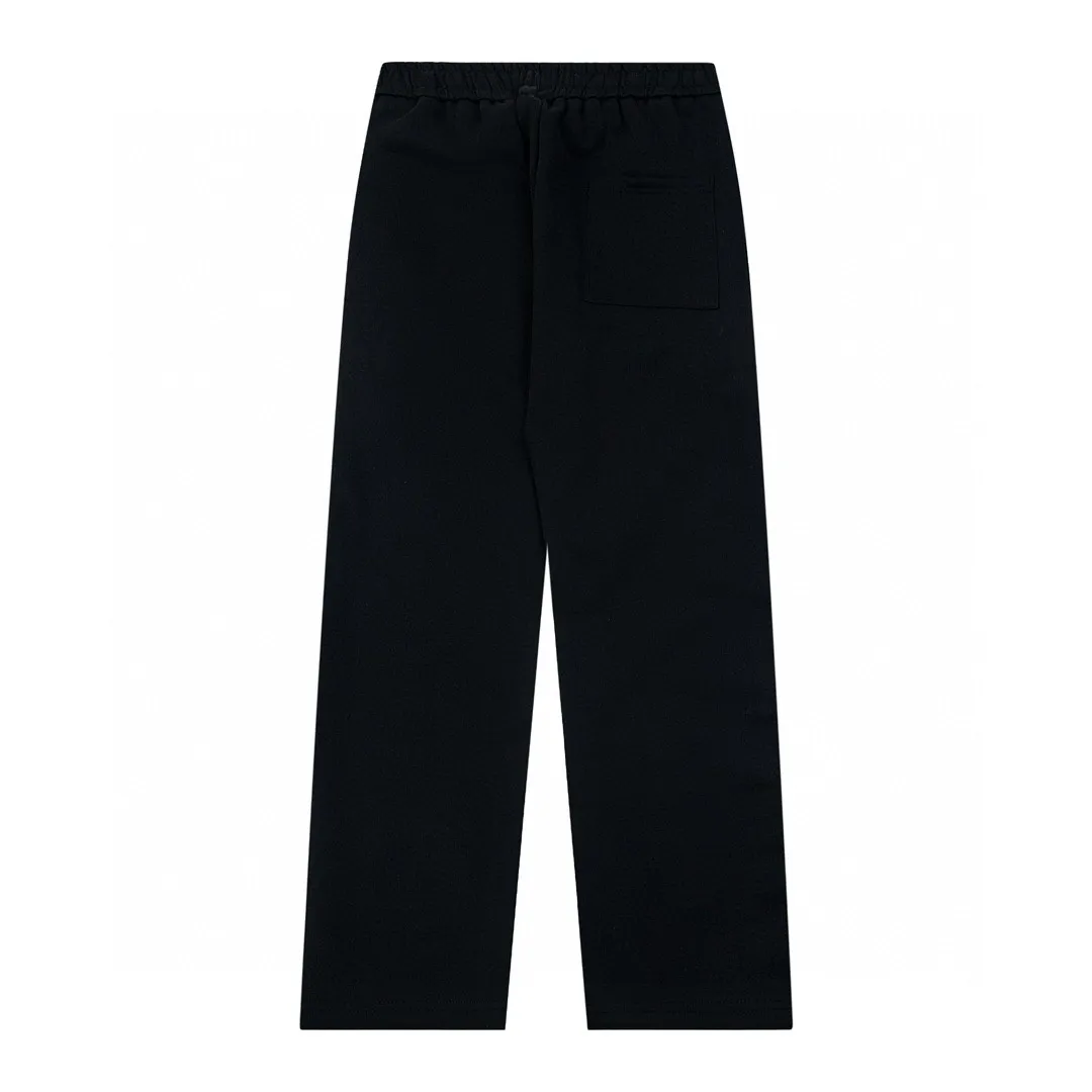 🅿️250 Celine's new letter embroidered yarn-dyed straight sweatpants casual couple style trousers 1⃣The fabric is made of reactive black 420g double yarn composite fabric, which is a very high-quality, thick and comfortable fabric. The waist is designed with hemming workmanship, making it more comfortable and stylish to wear! 2⃣The iconic logo embroidery design style is very youthful and energetic, and can be easily used by both men and women. It is very in line with the fashion aesthetic concepts of today's young people, creating a casual and lazy fashion tone, a must-have for autumn and winter! 3⃣ Exquisite workmanship and complete accessories! Color: black Size: S, M, L, XL