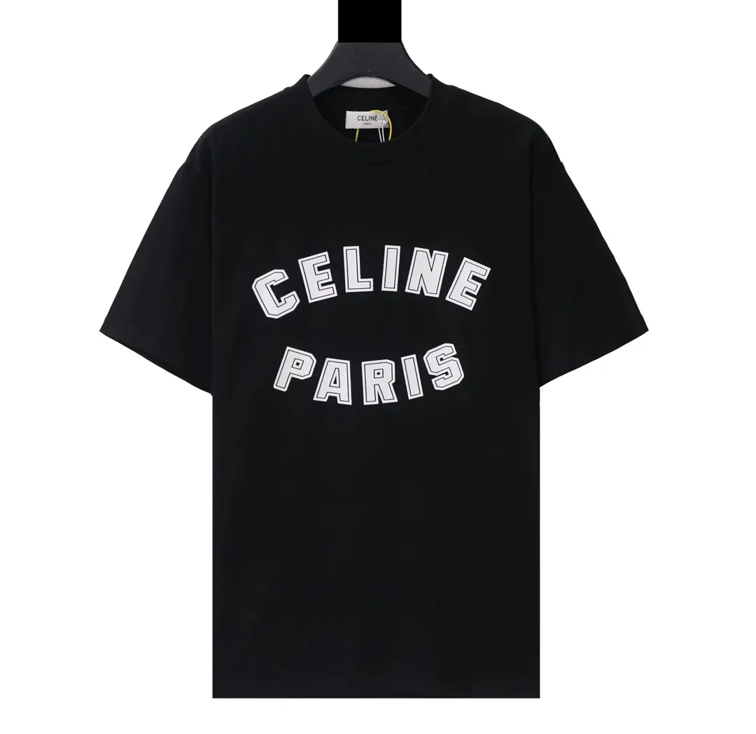 🅿️180 CELINE/Celine classic letter printed short-sleeved CE short-sleeved T-shirt with refreshing and clean temperament. Summer T-shirt season is here, are you ready? ! Made of selected thick plain woven cotton, the texture of the fabric is porcelain and very elegant. The high-weight cotton is very breathable and moisture-wicking. The loose T-shirt is cut in a loose fit, which is looser than ordinary casual T-shirts. OVERSIZE's street style. The upper body is like a fashion girl, a trendy BOY. The CE letter logo on the chest embellishes the overall sense of luxury. The matte frosted foam craftsmanship is very classy. Customized cross rib collar, the collar will not deform after a lifetime of wear! , the simple style is easy to wear and versatile. The temperament is refreshing and clean, very tender; elegant and fashionable! No matter how you match it with your upper body, it is always a very elegant style! Size:XS S M L