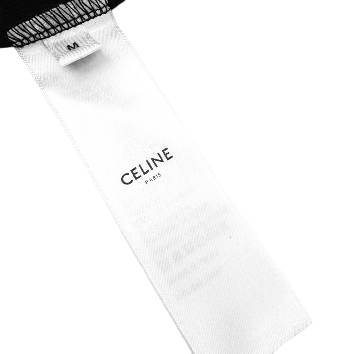🅿️310 [Exclusive supply] Celine Arc de Triomphe embroidered knitted long sleeves (black). Original purchase and development of 5,900. The fabric is made of custom-made elastic and tough cotton knitted silk. It is soft and smooth, comfortable and skin-friendly. It is based on pure and simple white. The iconic Celine Arc de Triomphe embroidery is embroidered on the chest. It is lifelike and highly recognizable. The classic Henry collar shape and three buttons are neatly arranged, adding a touch of retro charm to the simple body. Showing elegant style, minimalist elegance, natural craftsmanship, using imported machine embroidery technology, using advanced computer control systems and precision mechanical components to realize the Arc de Triomphe embroidery operation with high precision, smooth and delicate lines, and the fabrics have been washed, with better hand feel and texture, not easy to deform, not easy to shrink, not easy to fade, and maintain long-term beauty. Size:S/M/L/XL
