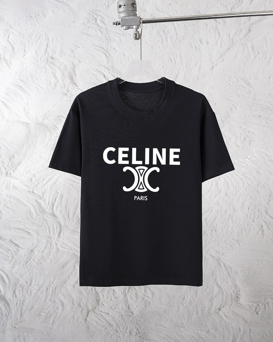 🅿️300 Celine Exclusively for the new trendy men’s fashionable round neck short-sleeved shorts suit, trendy and fashionable casual short-sleeved suit! It has high breathability and comfort, impeccable details, and brand element design concept, reflecting high quality. It presents a casual cut and the upper body shape is great! Material: 260g double yarn pure cotton short sleeves + 360g pure cotton terry shorts Size: S-XXL 🔥 (please state your height and weight when placing an order)
