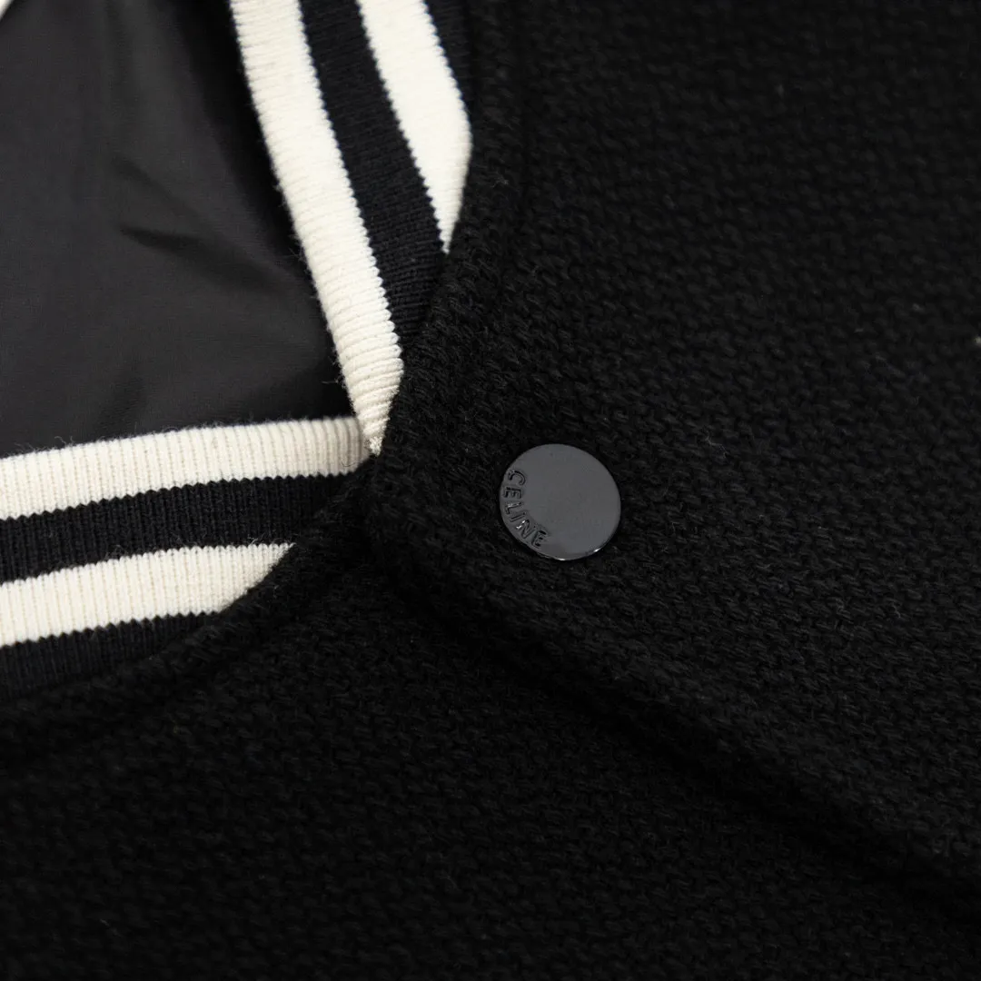 🅿️530 CELINE 24FW shoulder patch leather baseball jacket. The fabric is made of wool blended material. The whole garment uses wool threads to support detection. The shoulder position is made of leather splicing technology. The leather is soft and has clear texture. The cupro ammonia fiber lining is close to the skin and comfortable to wear. The buttons are studded with letters facing down, the same size for men and women. Code number: 46/48/50/52